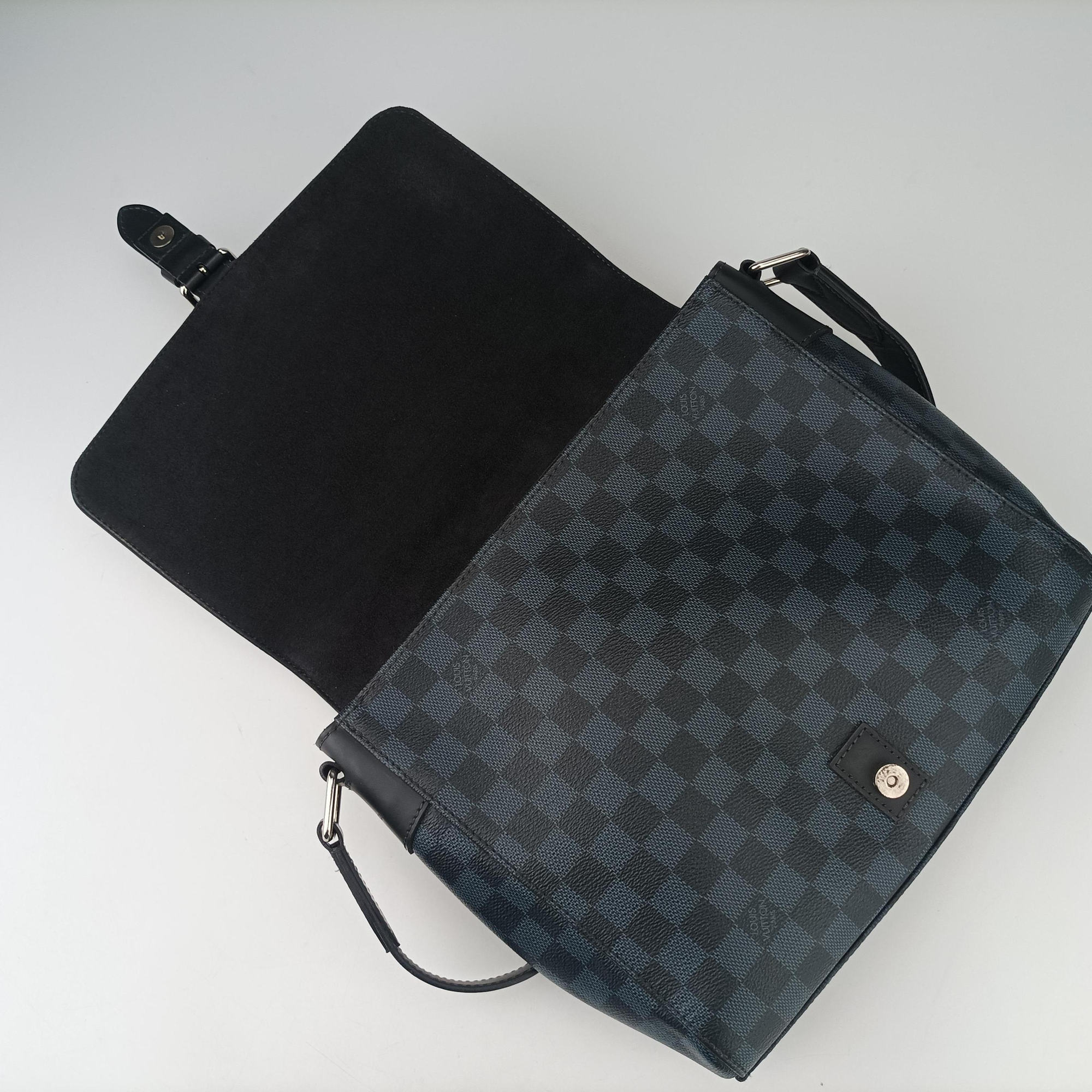 Newport Messenger PM black×navy Damier Cobalt N41587 DR2116ニューポート メッセンジャーPM ブラック×ネイビー ダミエ コバルト N41587 DR2116