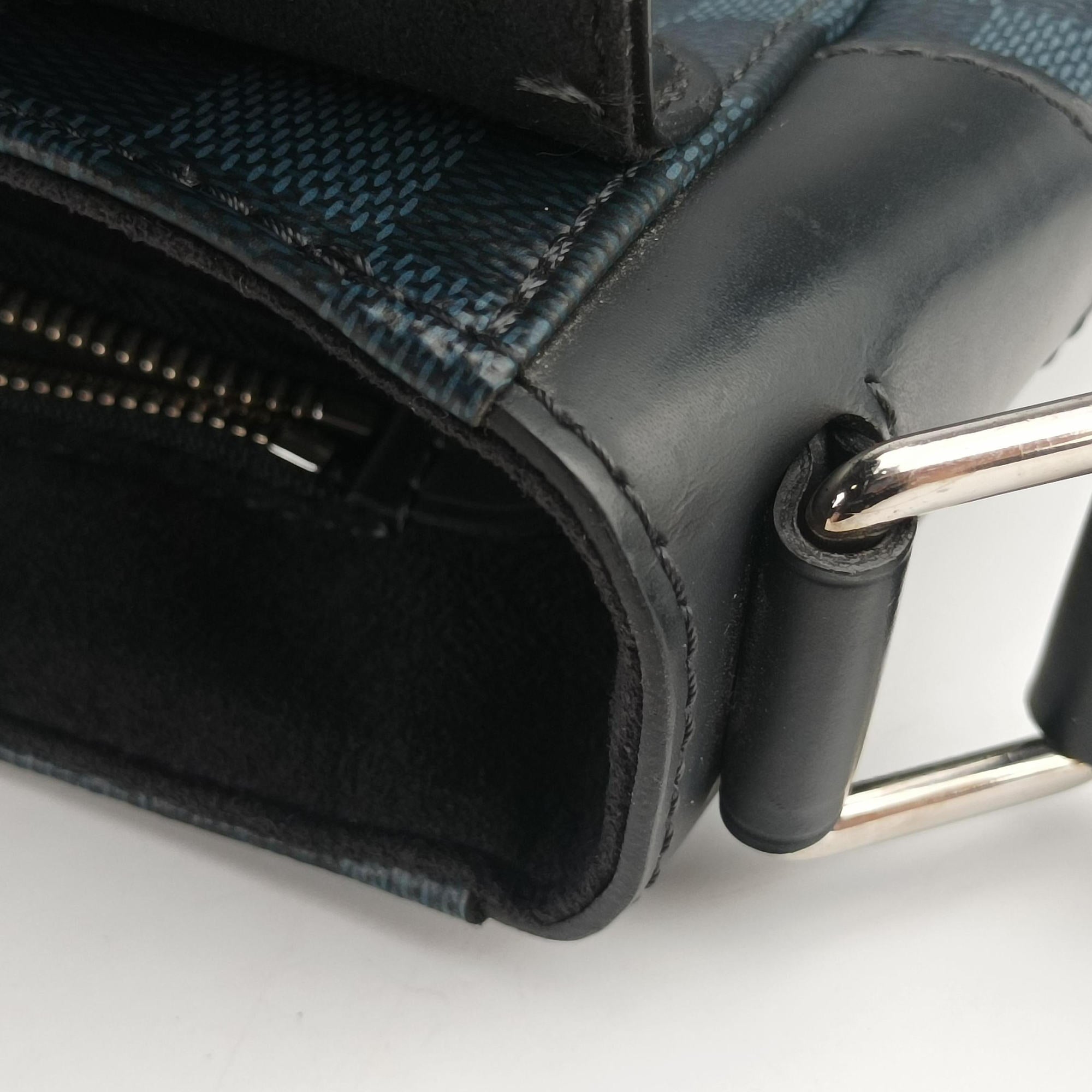 Newport Messenger PM black×navy Damier Cobalt N41587 DR2116ニューポート メッセンジャーPM ブラック×ネイビー ダミエ コバルト N41587 DR2116