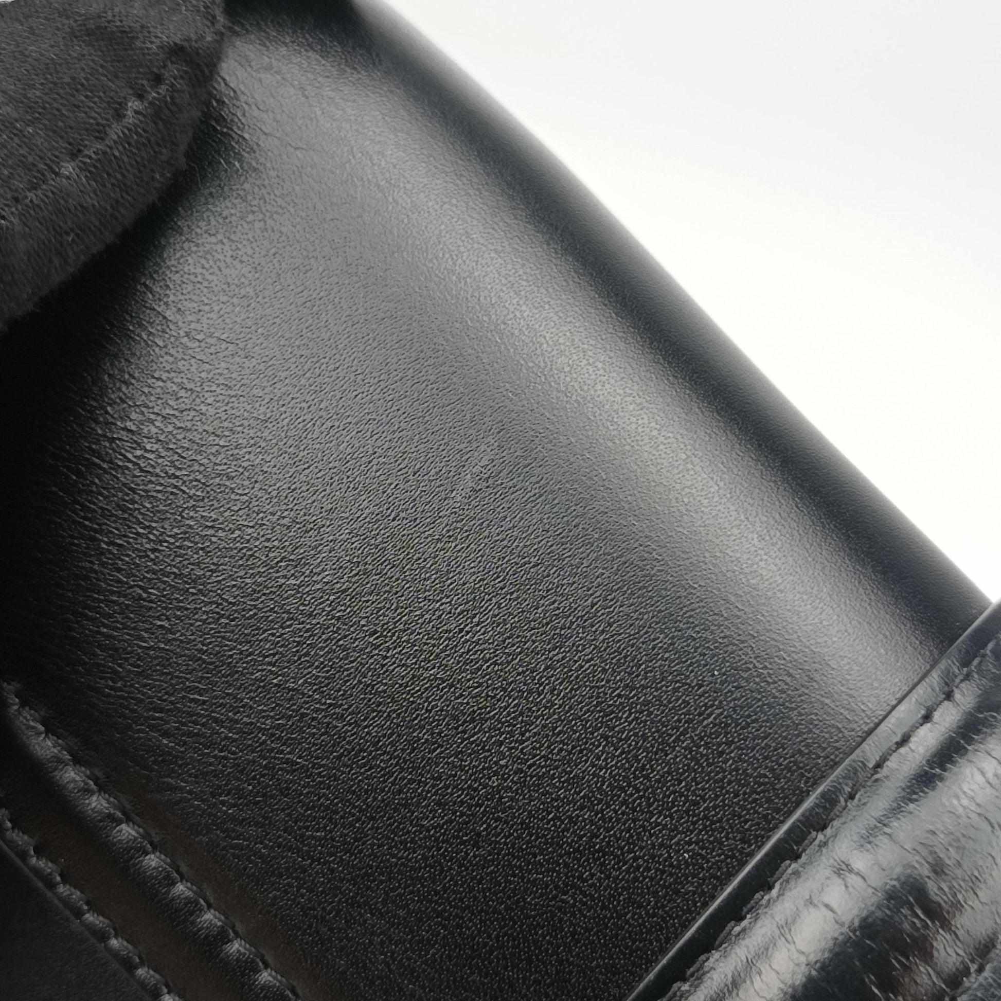 Small Besace 16 Black Leather 188013 スモール ブザス 16セーズ ブラック レザー 188013 