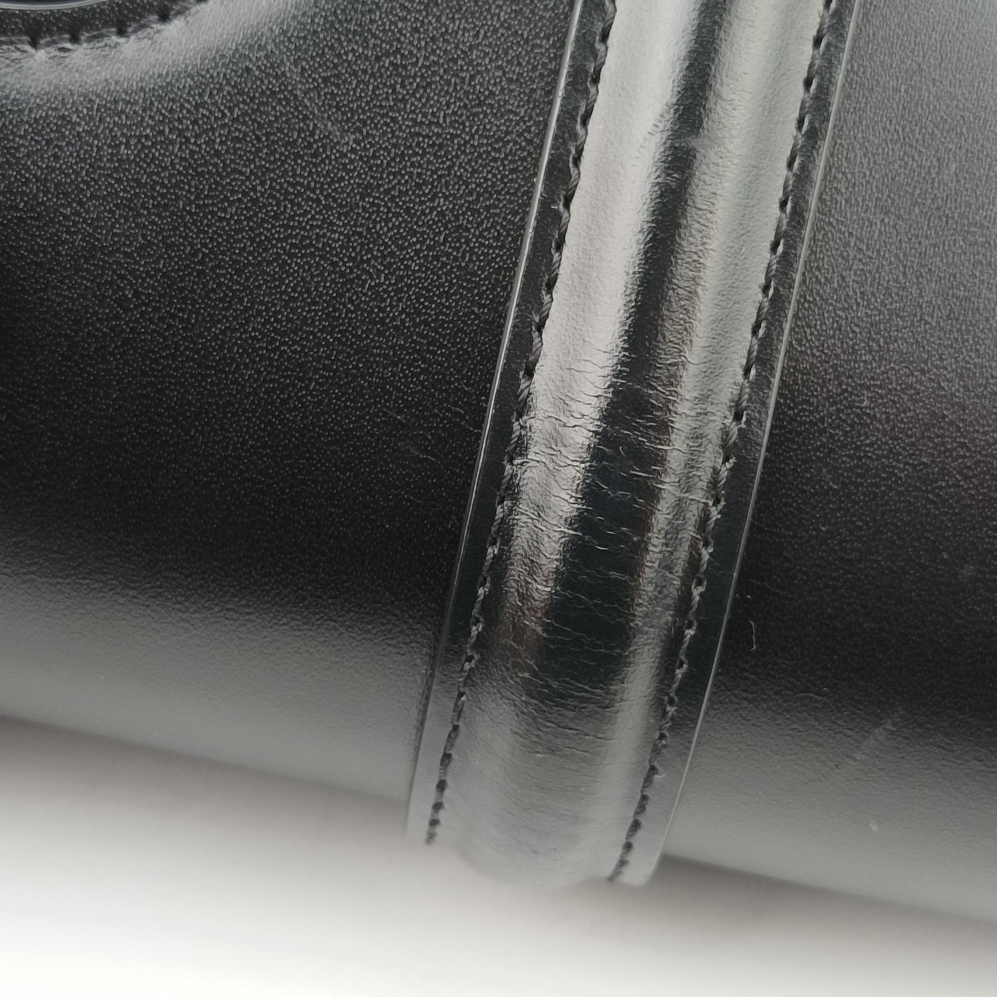 Small Besace 16 Black Leather 188013 スモール ブザス 16セーズ ブラック レザー 188013 