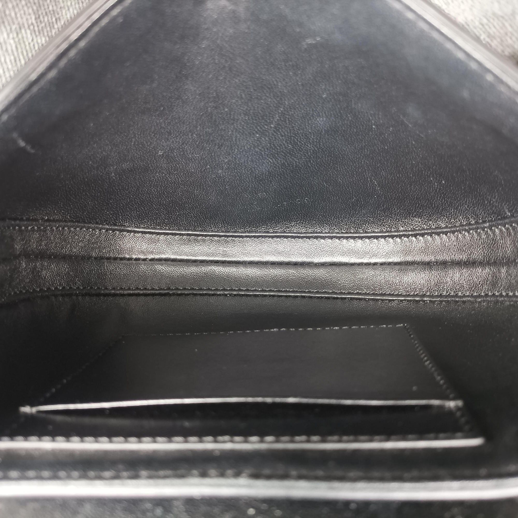 Small Besace 16 Black Leather 188013 スモール ブザス 16セーズ ブラック レザー 188013 