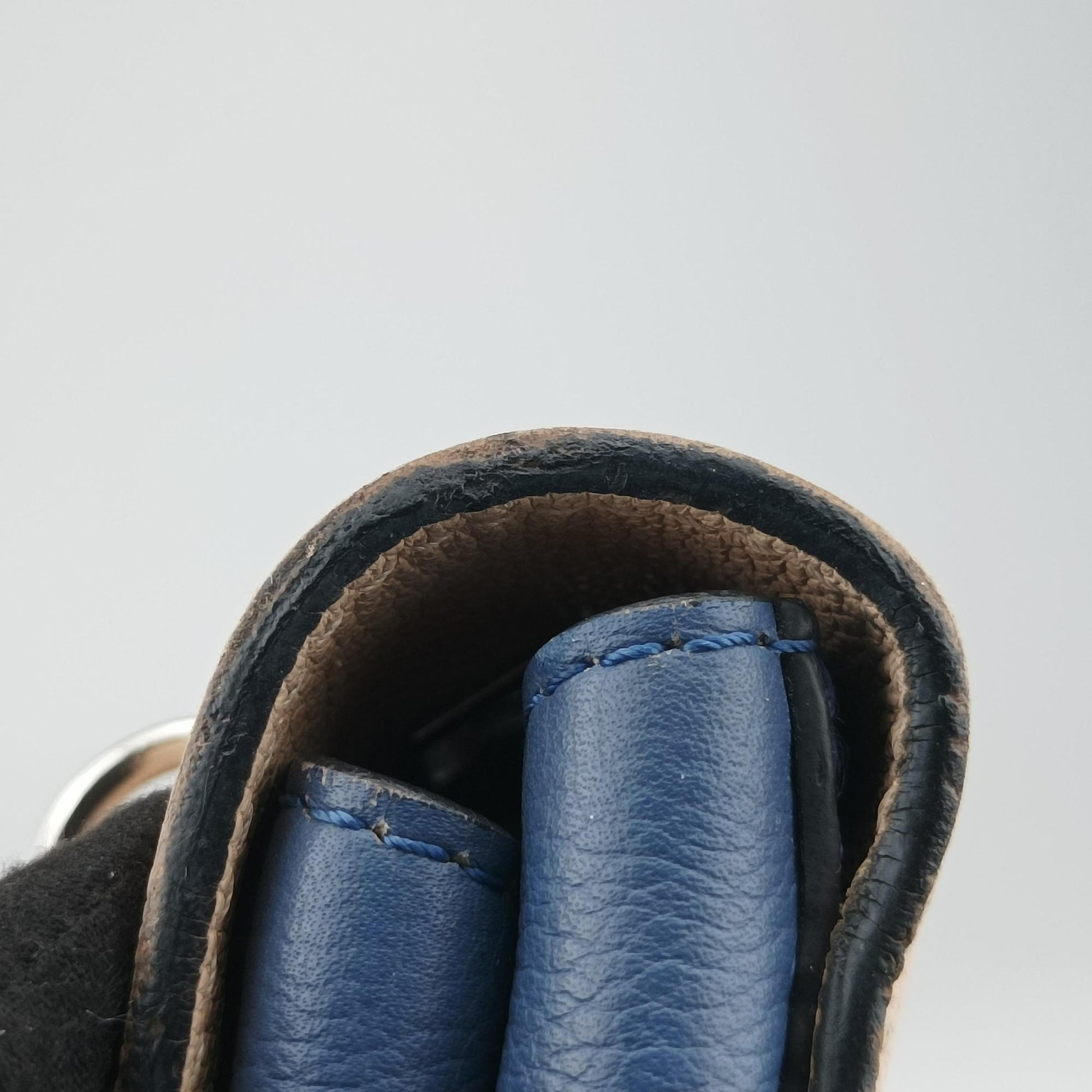 Lockme II Denim Blue × Cream Taurillon leather M41793 FL0186ロックミーII デニムブルー × クリーム トリヨンレザー M41793 FL0186