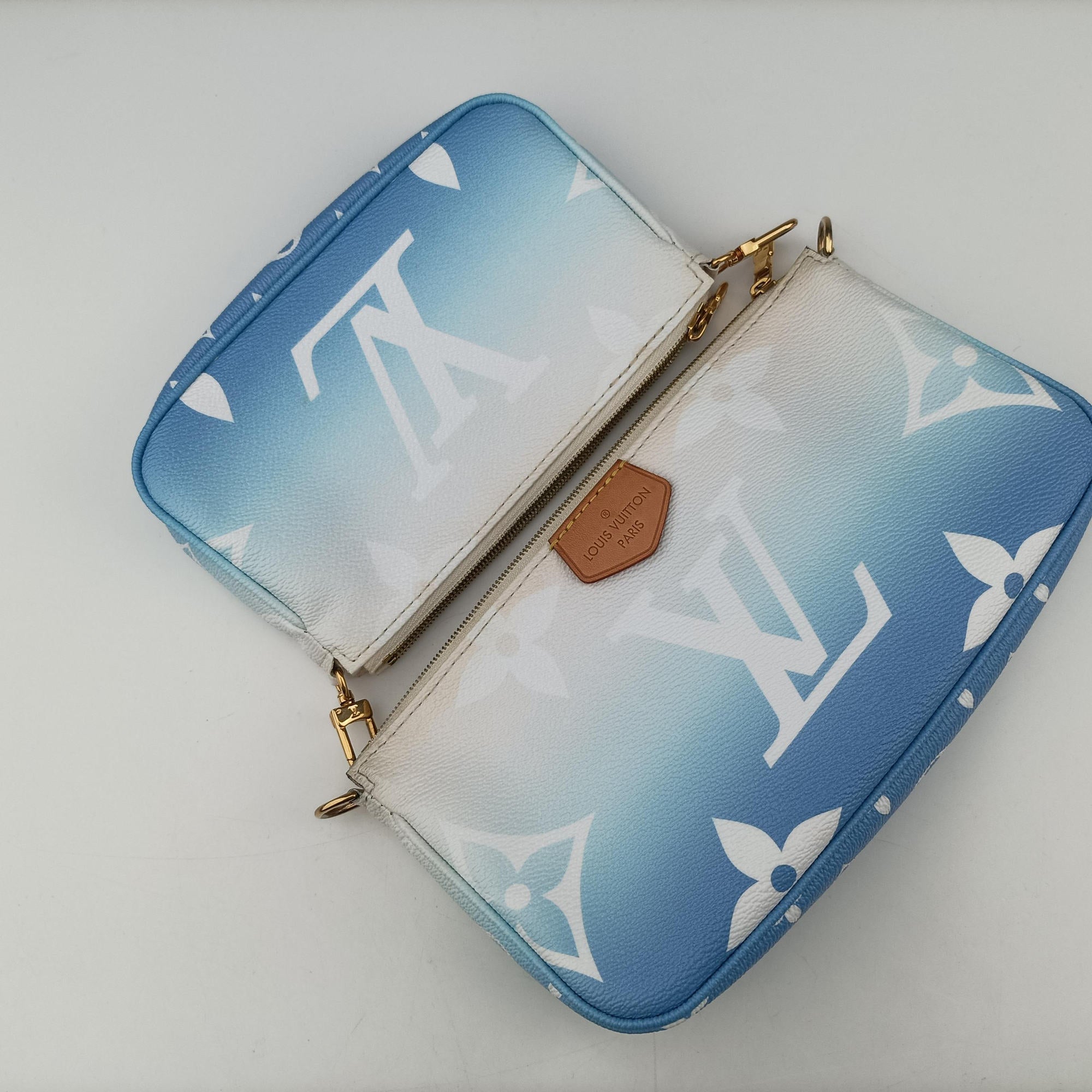 MULTI POCHETTE ACCESSOIRES Blue Gradient Monogram Giant M57633 SP0291ミュルティ ポシェット アクセソワール ブルーグラデーション モノグラム ジャイアント M57633 SP0291