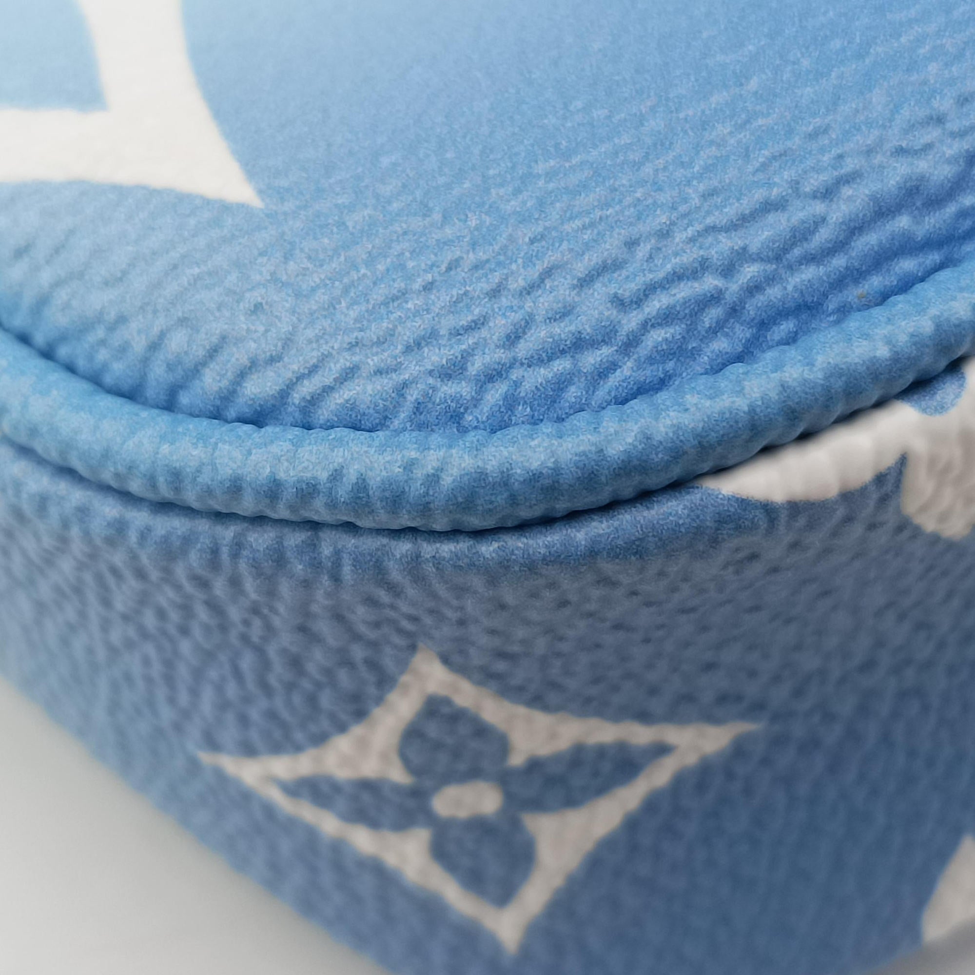 MULTI POCHETTE ACCESSOIRES Blue Gradient Monogram Giant M57633 SP0291ミュルティ ポシェット アクセソワール ブルーグラデーション モノグラム ジャイアント M57633 SP0291