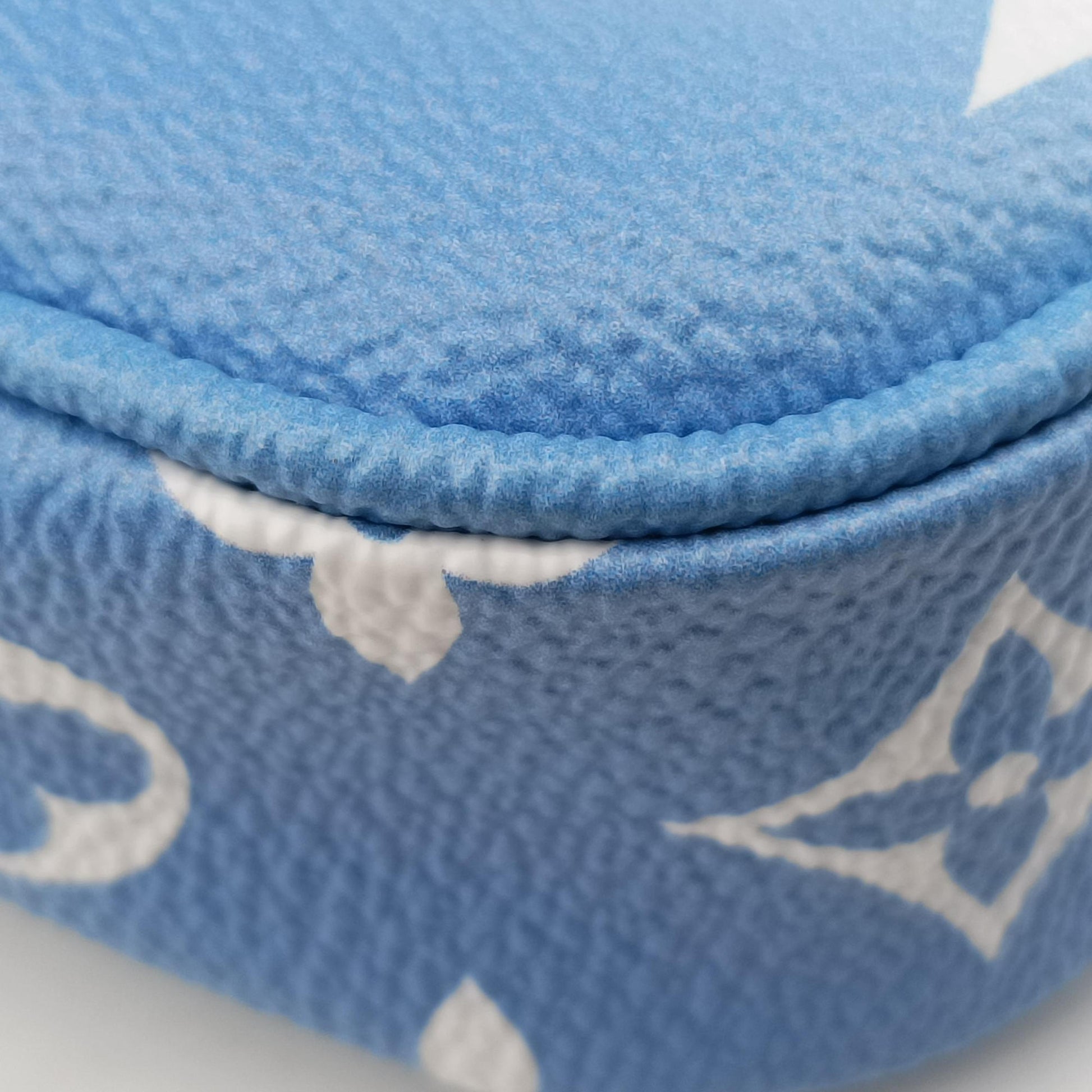 MULTI POCHETTE ACCESSOIRES Blue Gradient Monogram Giant M57633 SP0291ミュルティ ポシェット アクセソワール ブルーグラデーション モノグラム ジャイアント M57633 SP0291