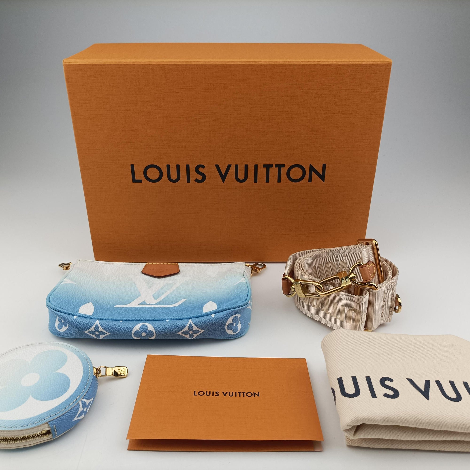 MULTI POCHETTE ACCESSOIRES Blue Gradient Monogram Giant M57633 SP0291ミュルティ ポシェット アクセソワール ブルーグラデーション モノグラム ジャイアント M57633 SP0291