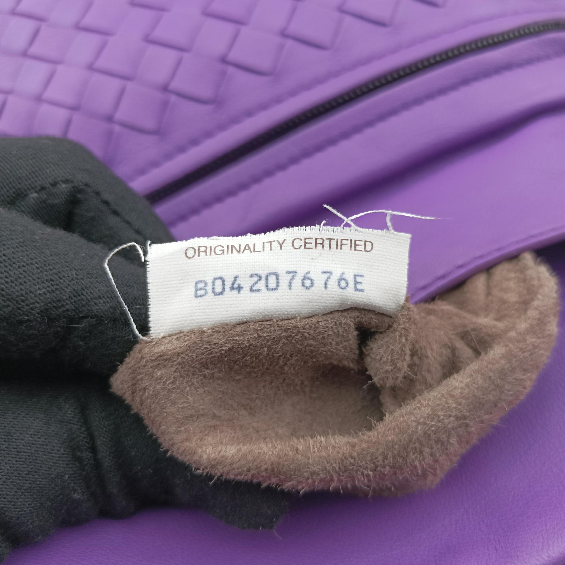 Intrecciato Purple lambskin B04207676Eイントレチャート パープル ラムスキン B04207676E