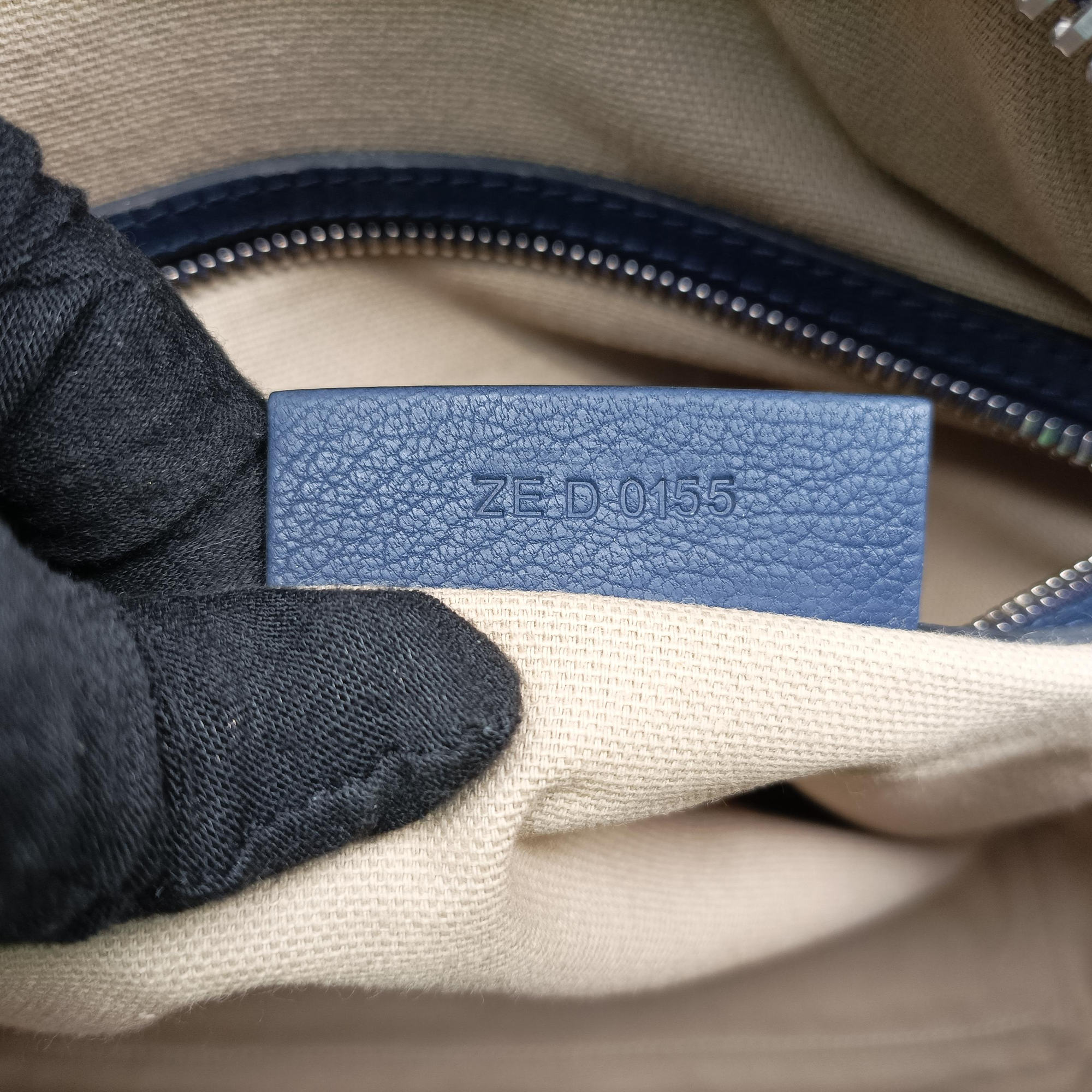 Antigona Navy Leather ZE D 0155アンティゴナ ネイビー レザー ZE D 0155