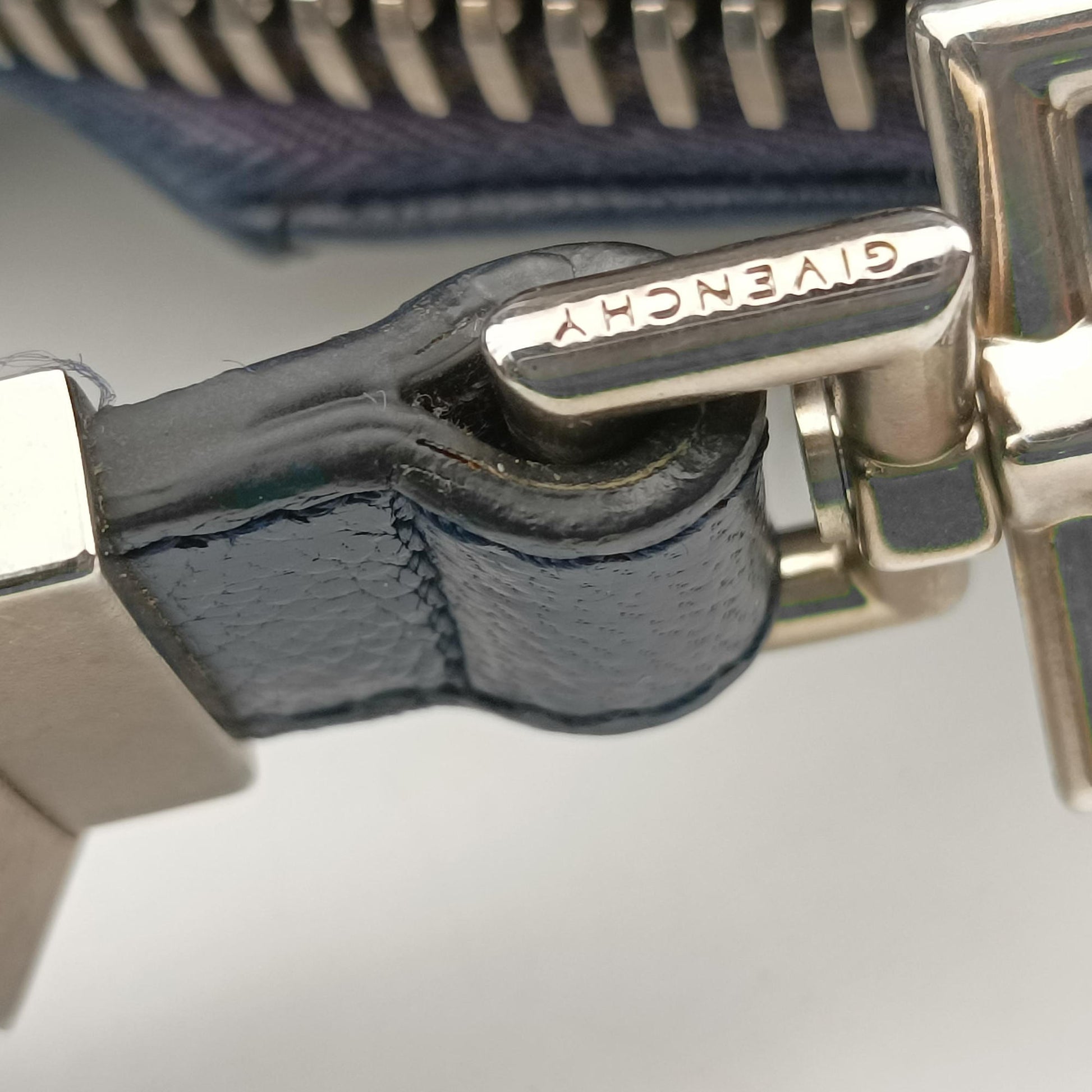 Antigona Navy Leather ZE D 0155アンティゴナ ネイビー レザー ZE D 0155