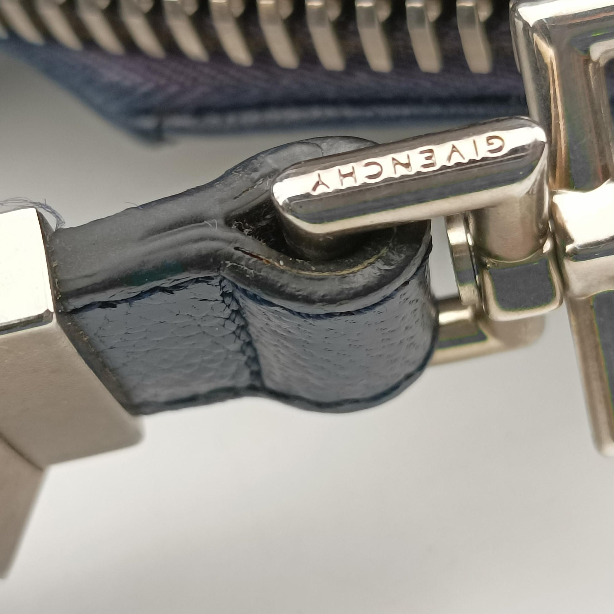 Antigona Navy Leather ZE D 0155アンティゴナ ネイビー レザー ZE D 0155