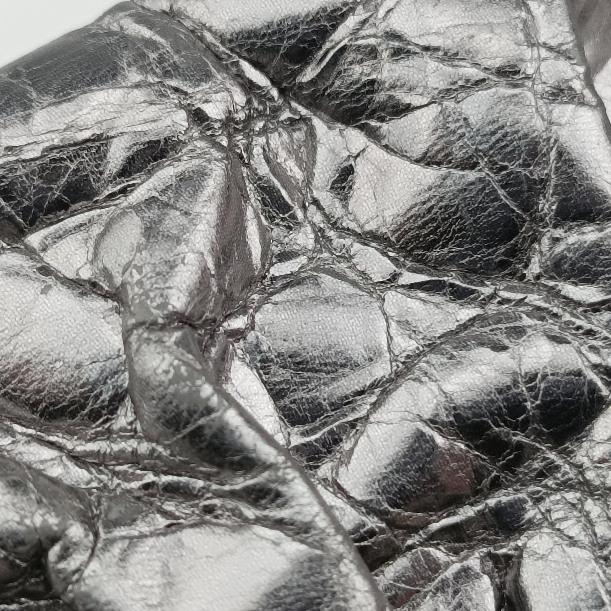 Le Cagole mini Silver lambskin 695814.8103.Q.000959ル カゴール ミニ シルバー ラムスキン 695814.8103.Q.000959