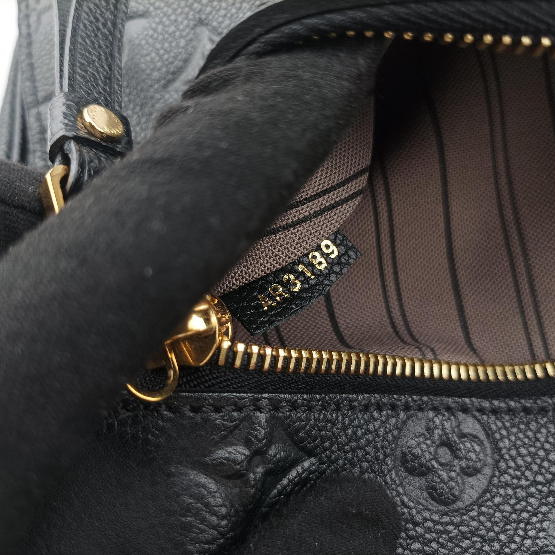 Pochette MeTIS MM Noir Monogram Empreinte M41487 AR3189ポシェットメティスMM ノワール モノグラム アンプラント M41487 AR3189