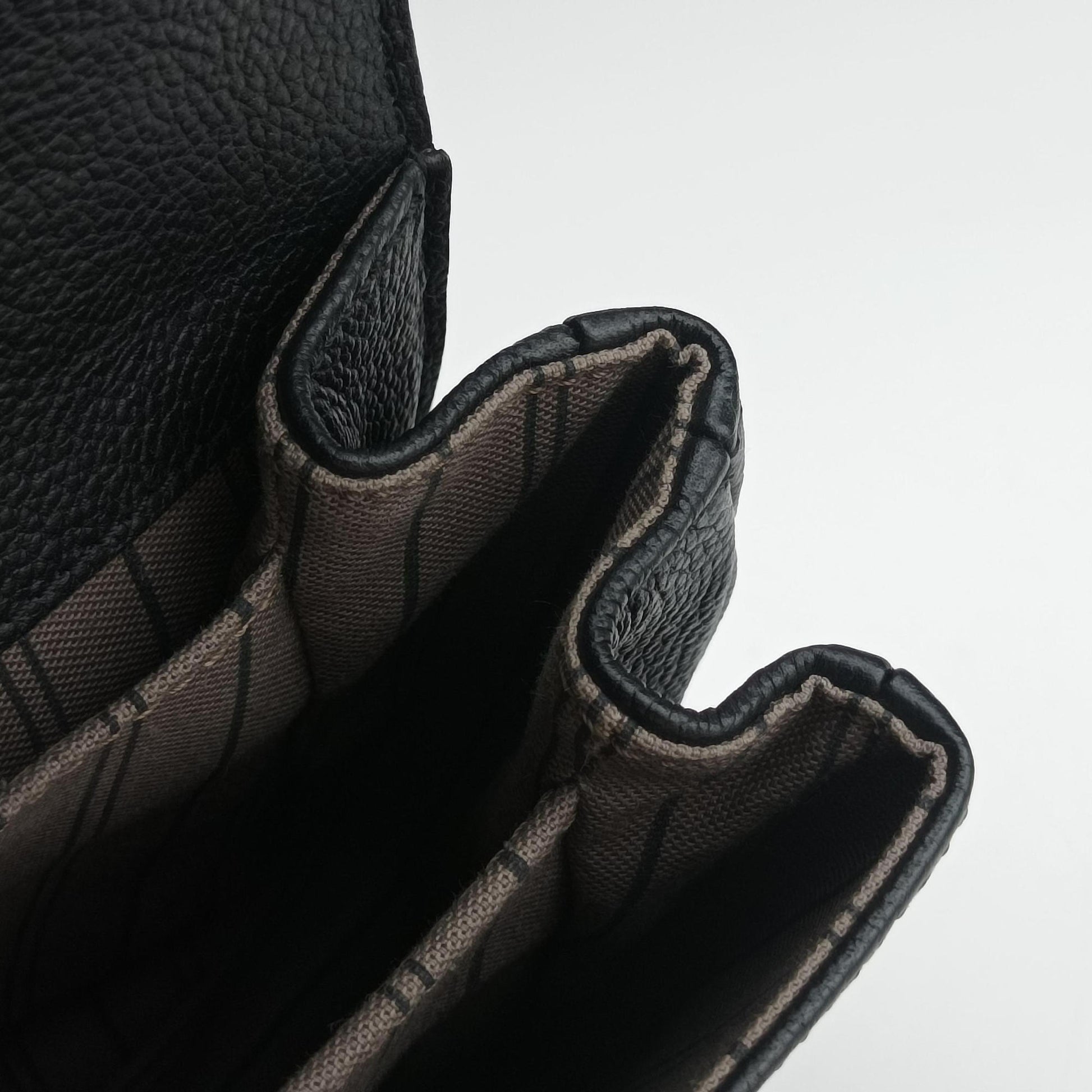 Pochette MeTIS MM Noir Monogram Empreinte M41487 AR3189ポシェットメティスMM ノワール モノグラム アンプラント M41487 AR3189