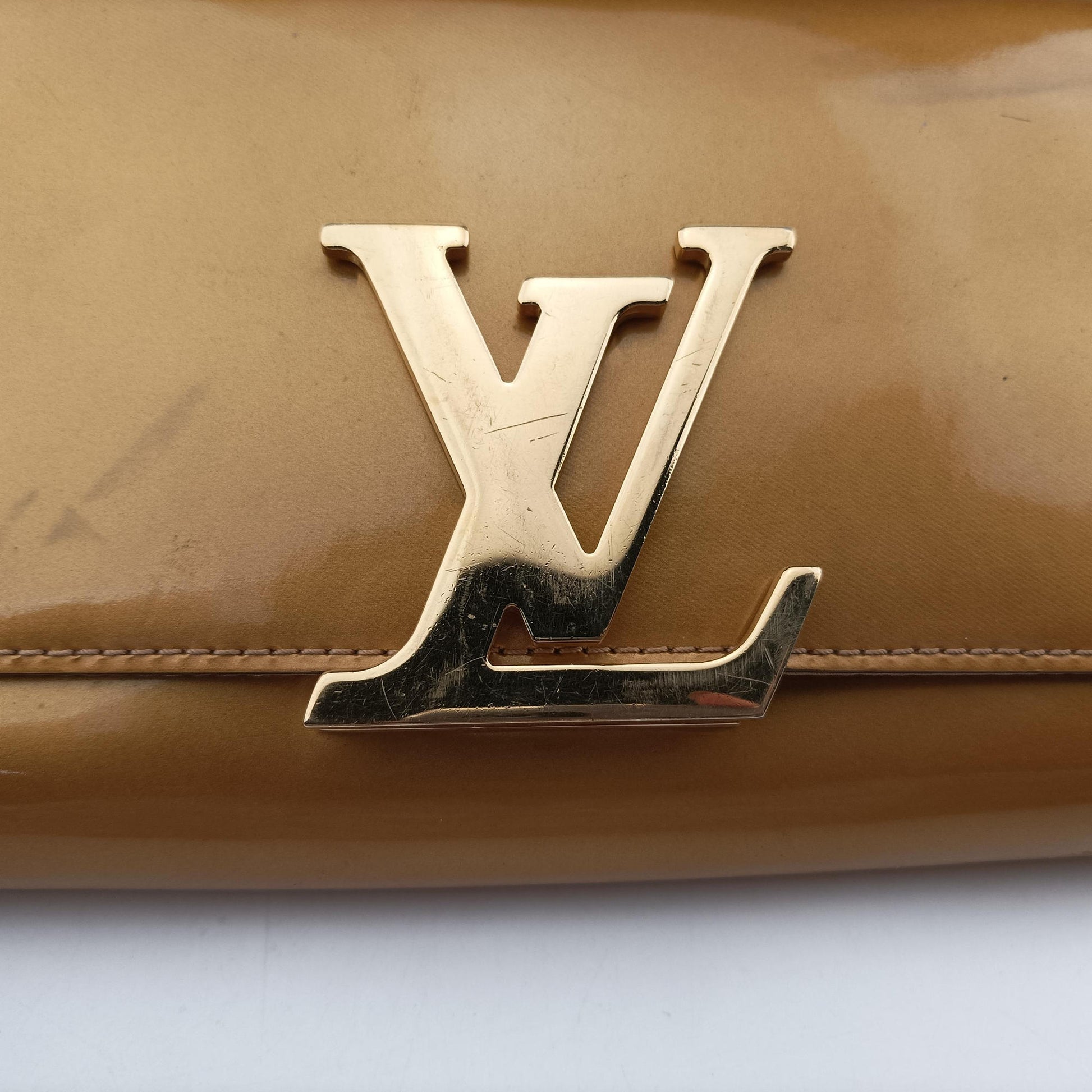 Pochette Louise MM Mustard Yellow Vernis PL4115ポシェット ルイーズMM マスタードイエロー ヴェルニ PL4115