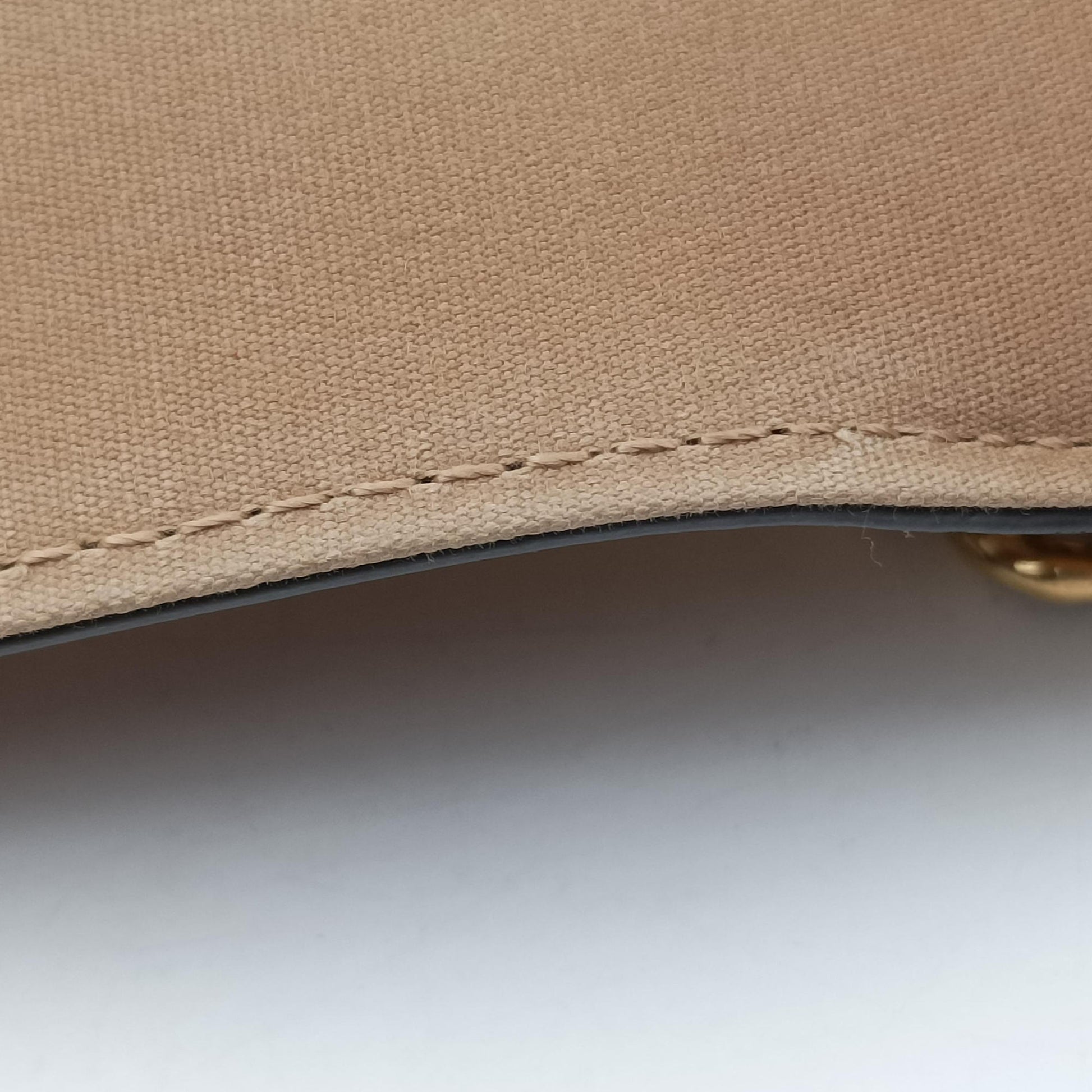 Pochette Louise MM Mustard Yellow Vernis PL4115ポシェット ルイーズMM マスタードイエロー ヴェルニ PL4115