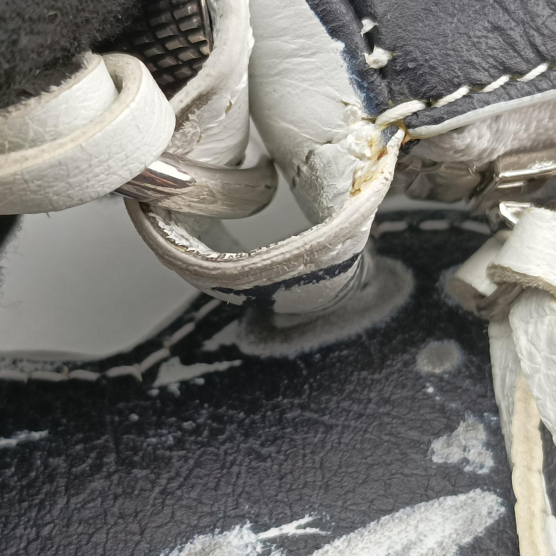 Le Cagole White × Black lambskin 671309.9060.Q.528147ル カゴール ホワイト × ブラック ラムスキン 671309.9060.Q.528147