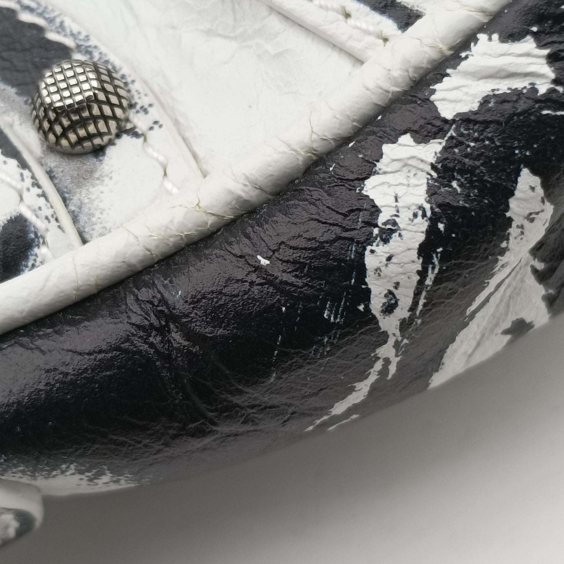 Le Cagole White × Black lambskin 671309.9060.Q.528147ル カゴール ホワイト × ブラック ラムスキン 671309.9060.Q.528147