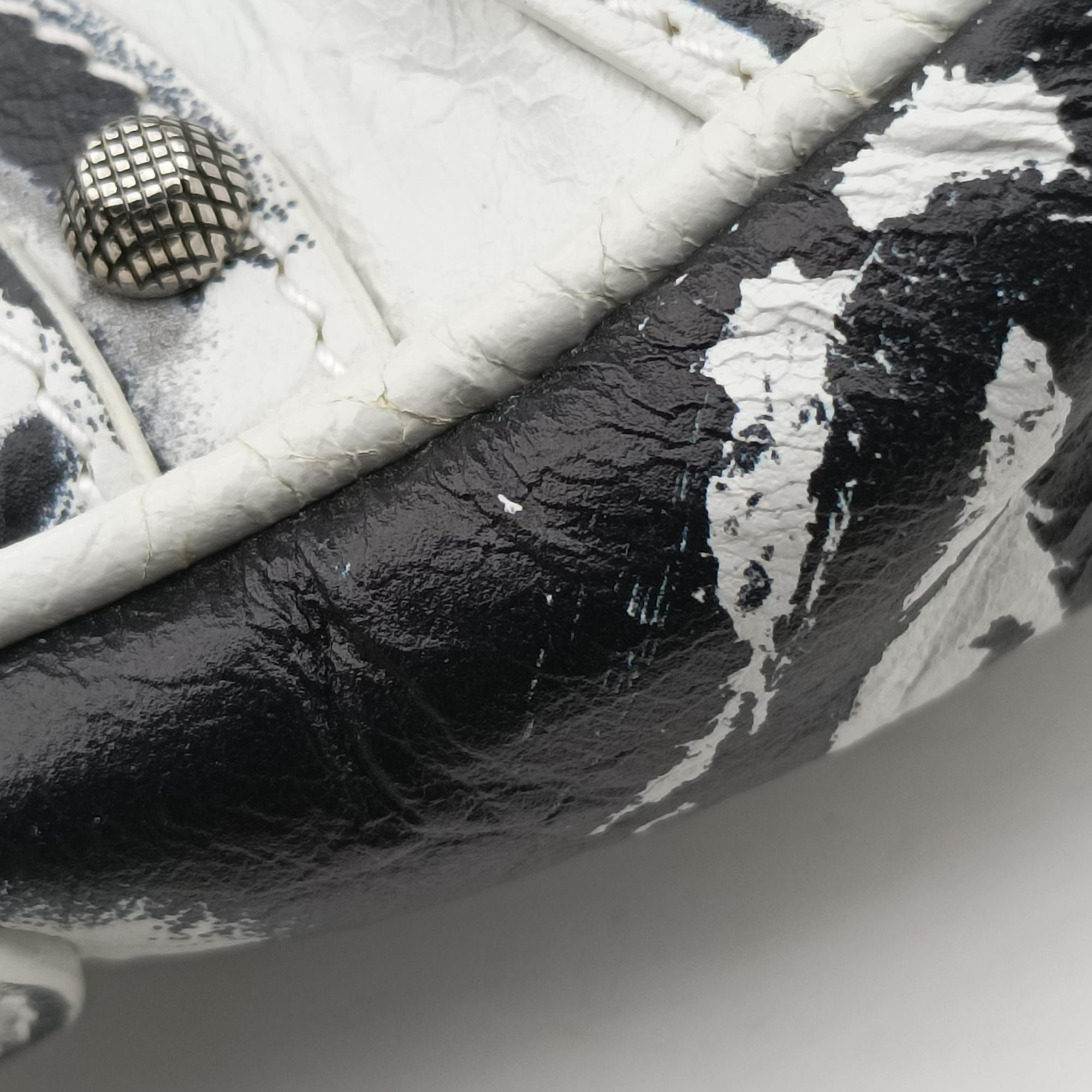 Le Cagole White × Black lambskin 671309.9060.Q.528147ル カゴール ホワイト × ブラック ラムスキン 671309.9060.Q.528147