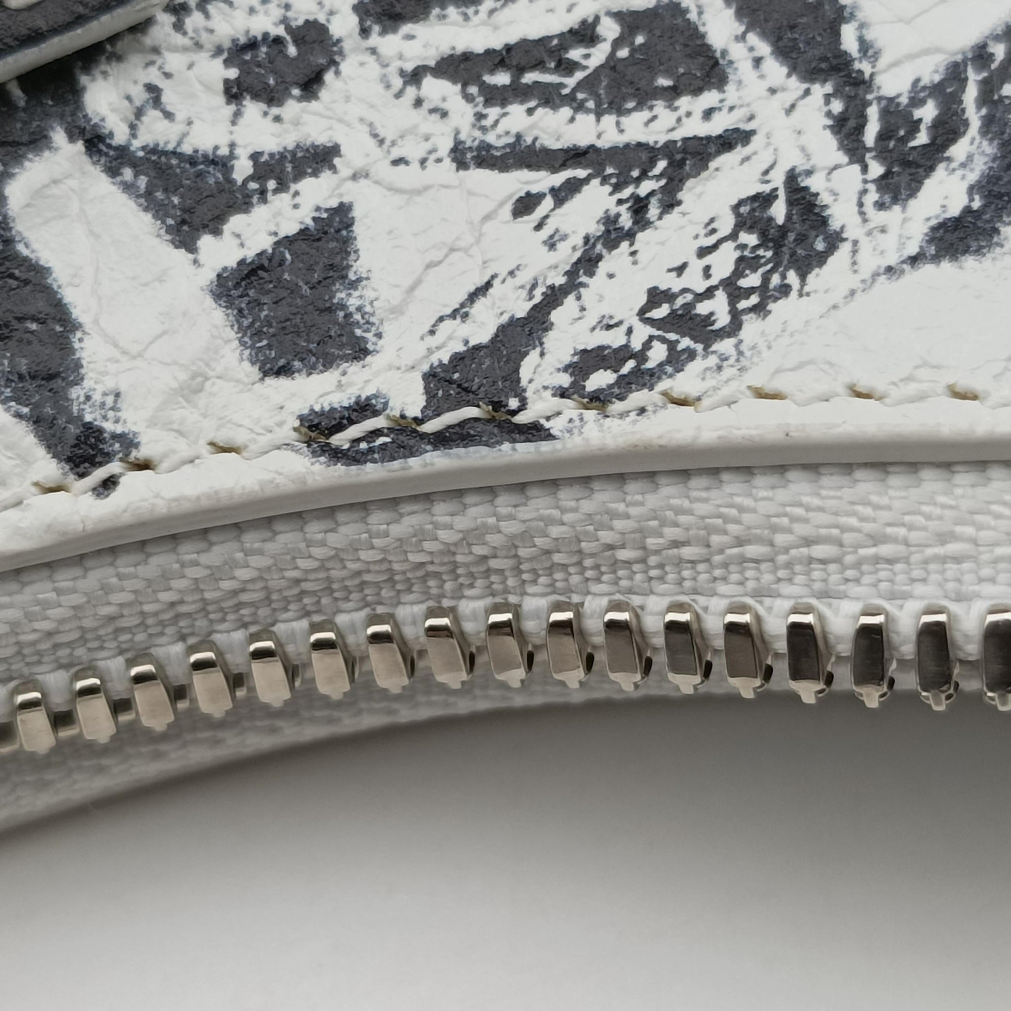Le Cagole White × Black lambskin 671309.9060.Q.528147ル カゴール ホワイト × ブラック ラムスキン 671309.9060.Q.528147