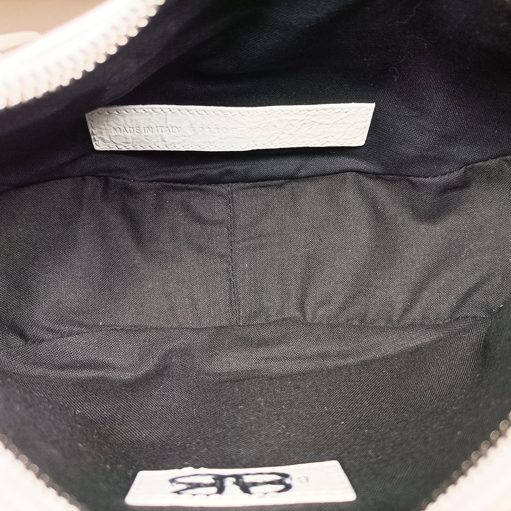 Le Cagole White × Black lambskin 671309.9060.Q.528147ル カゴール ホワイト × ブラック ラムスキン 671309.9060.Q.528147