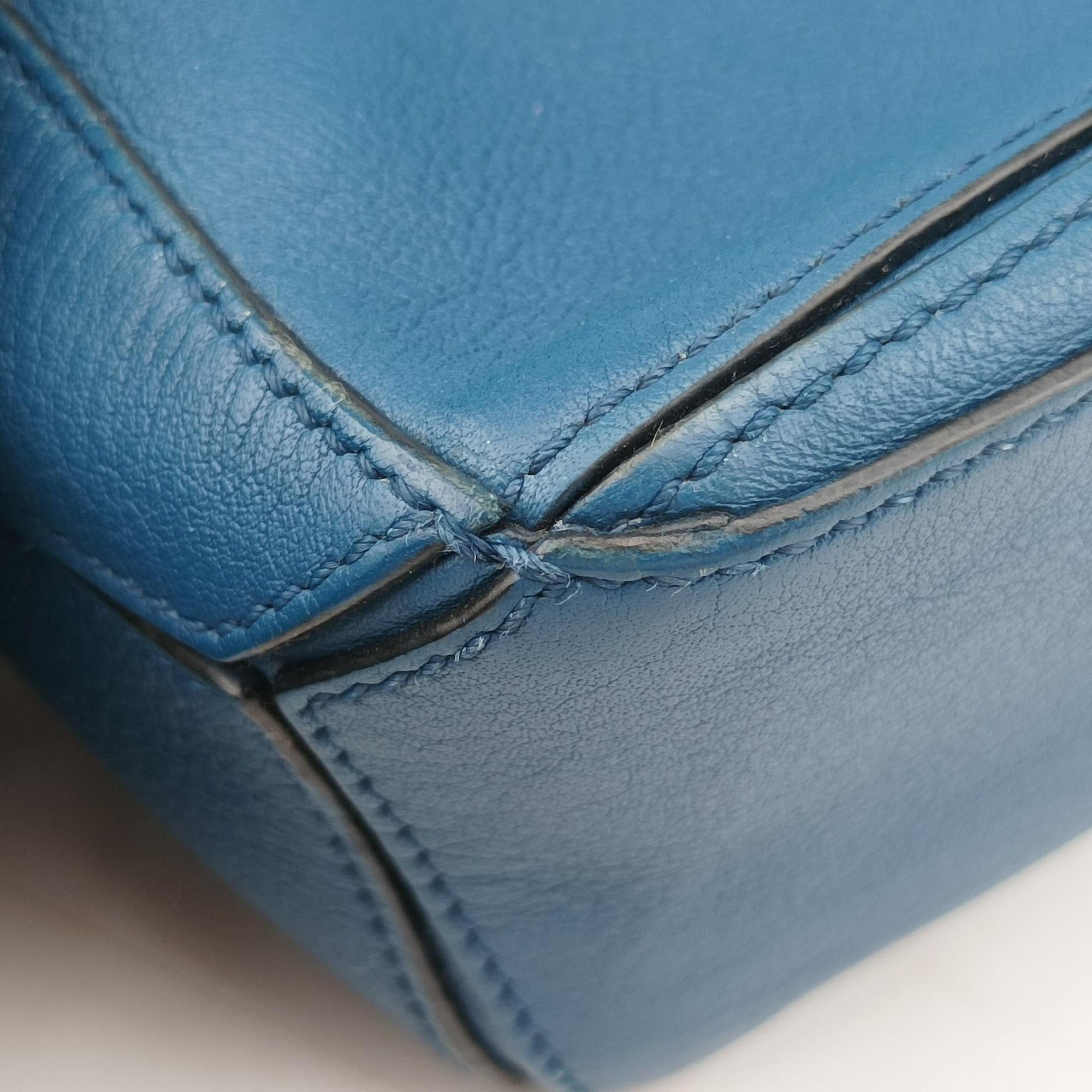 Puzzle mini Blue Leather Lot number unknownパズル ミニ ブルー レザー 製番不明