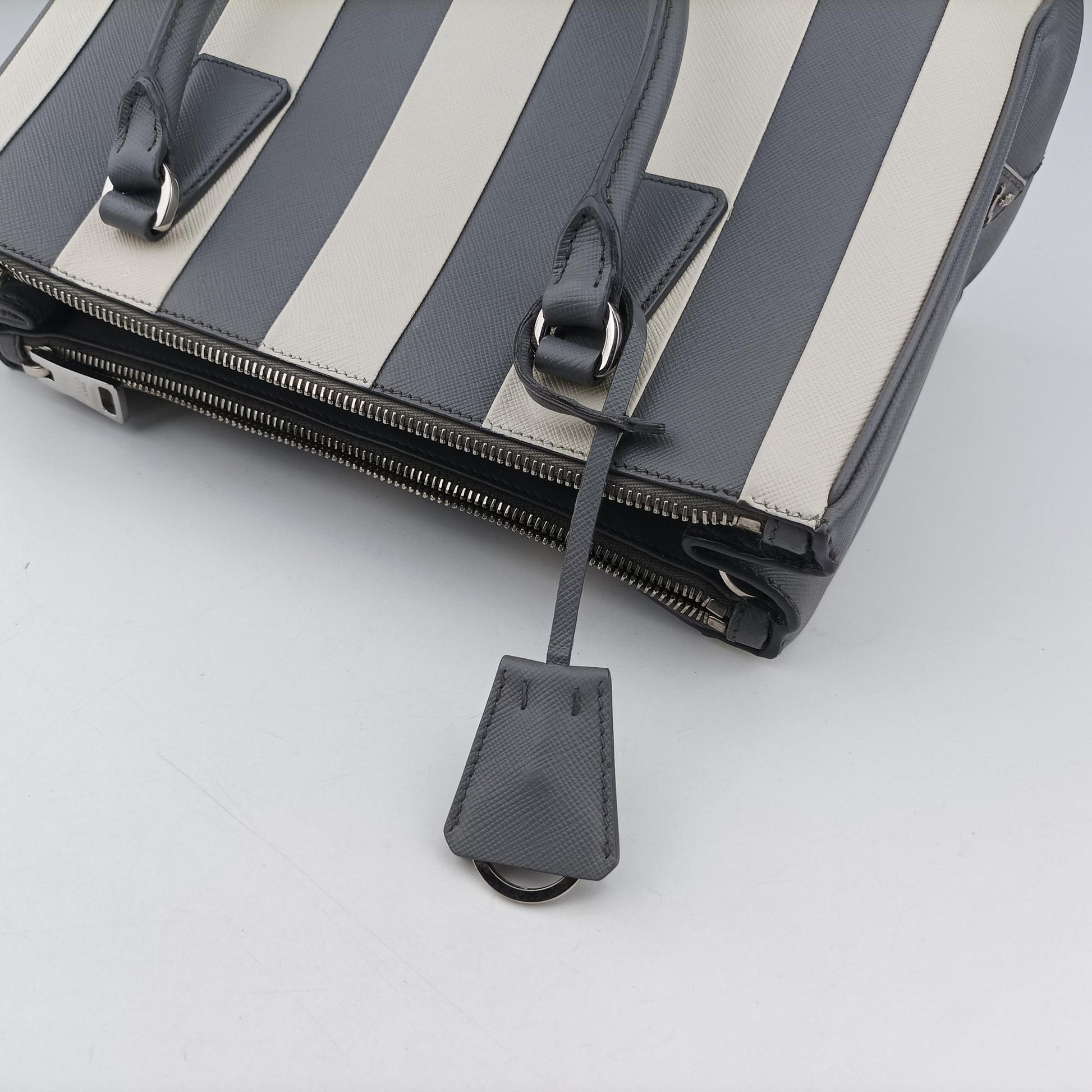 Pre-owned Prada Galleria White× Gray Saffiano Leather  shoulderbag | stylenewstar
