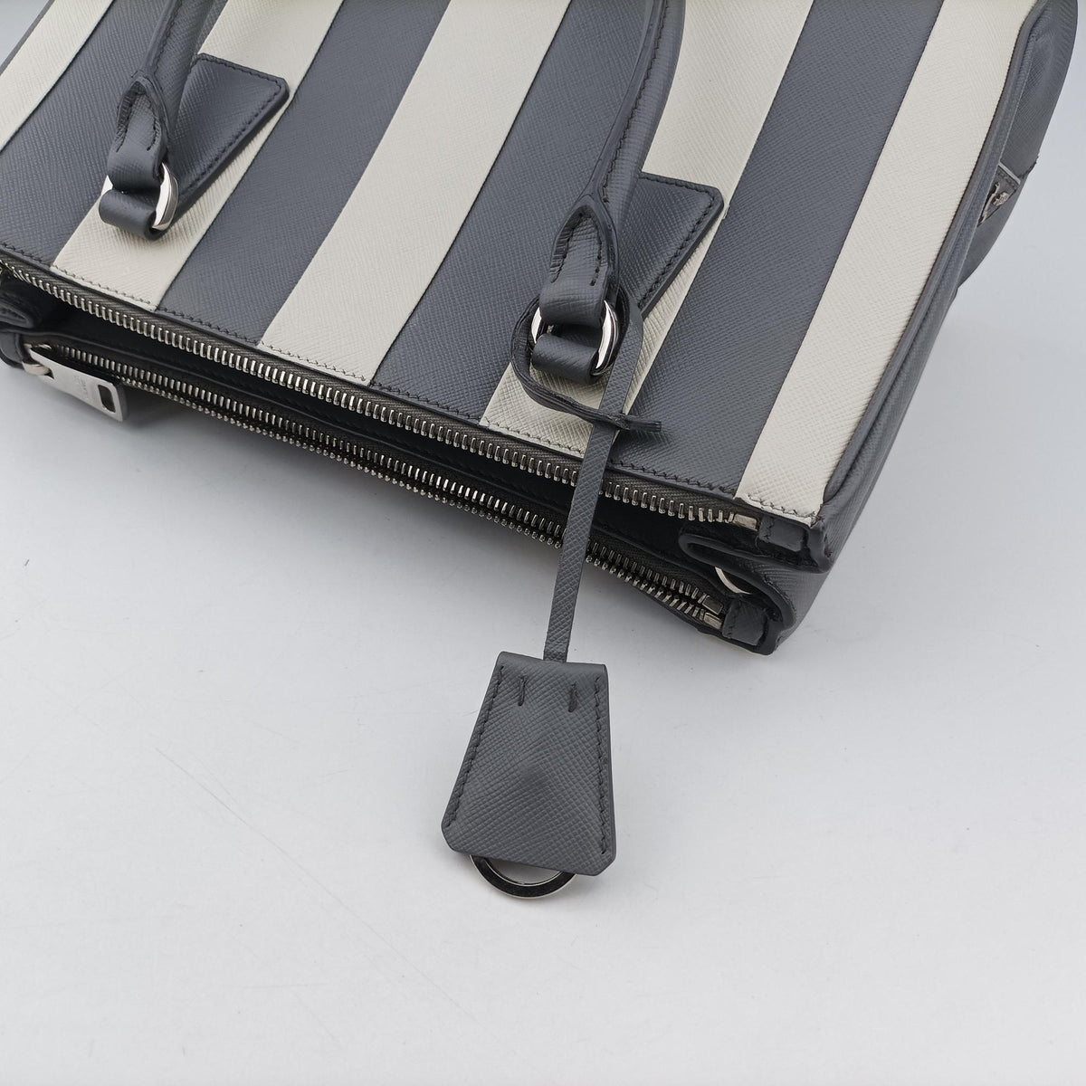 Pre-owned Prada Galleria White× Gray Saffiano Leather  shoulderbag | stylenewstar