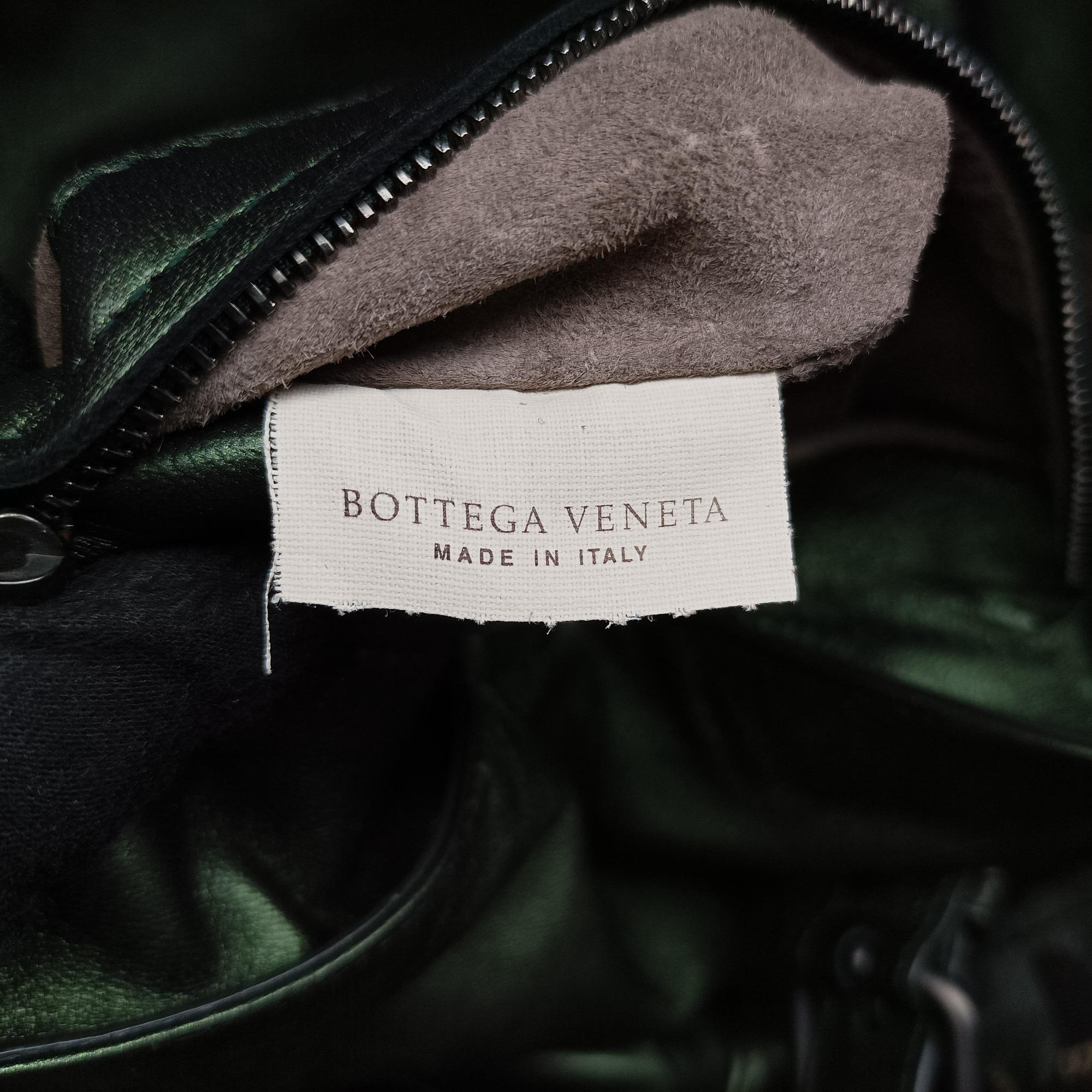 Iridescent Scarabee Iridescent Multi Pocket Tote  Iridescent Green Leather 248520 VP381 3320 EPEV 2010 5026 Aイントレチャート スカラベ マルチポケット イントレチャート トート メタリックグリーン レザー 248520 VP381 3320 EPEV 2010 5026 A