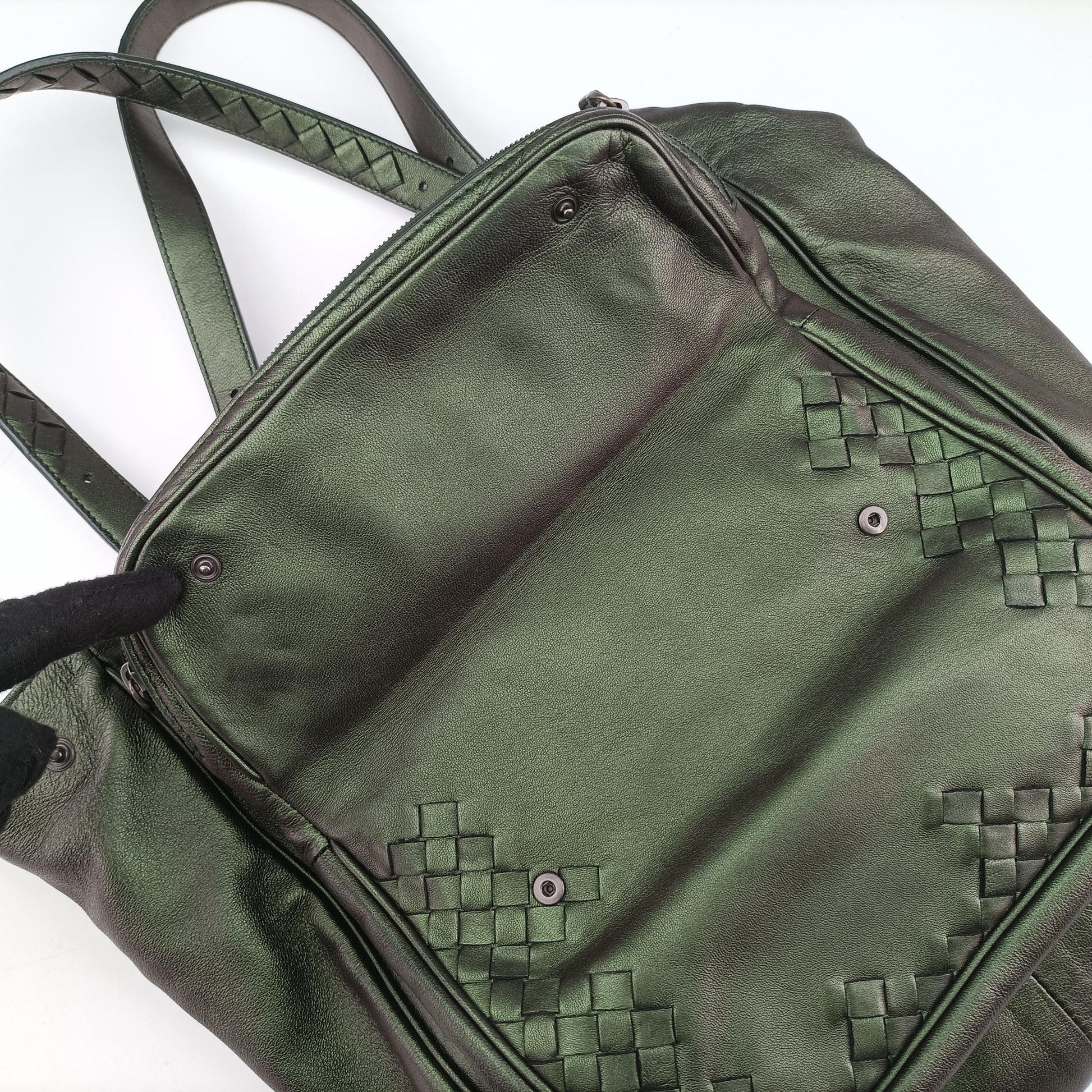 Iridescent Scarabee Iridescent Multi Pocket Tote  Iridescent Green Leather 248520 VP381 3320 EPEV 2010 5026 Aイントレチャート スカラベ マルチポケット イントレチャート トート メタリックグリーン レザー 248520 VP381 3320 EPEV 2010 5026 A