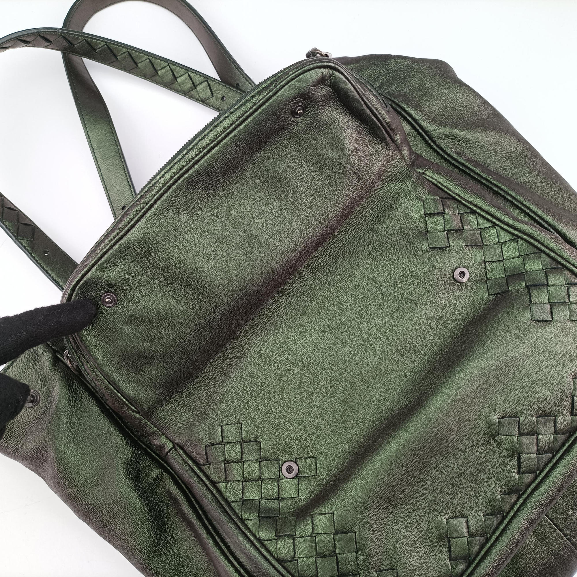 Iridescent Scarabee Iridescent Multi Pocket Tote  Iridescent Green Leather 248520 VP381 3320 EPEV 2010 5026 Aイントレチャート スカラベ マルチポケット イントレチャート トート メタリックグリーン レザー 248520 VP381 3320 EPEV 2010 5026 A