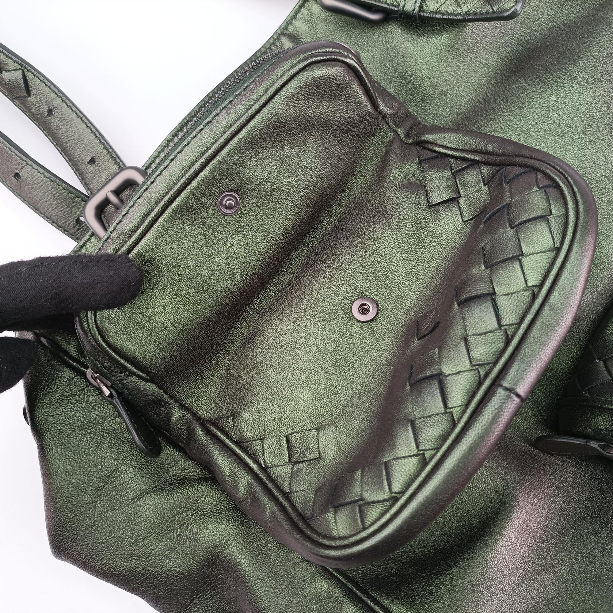 Iridescent Scarabee Iridescent Multi Pocket Tote  Iridescent Green Leather 248520 VP381 3320 EPEV 2010 5026 Aイントレチャート スカラベ マルチポケット イントレチャート トート メタリックグリーン レザー 248520 VP381 3320 EPEV 2010 5026 A