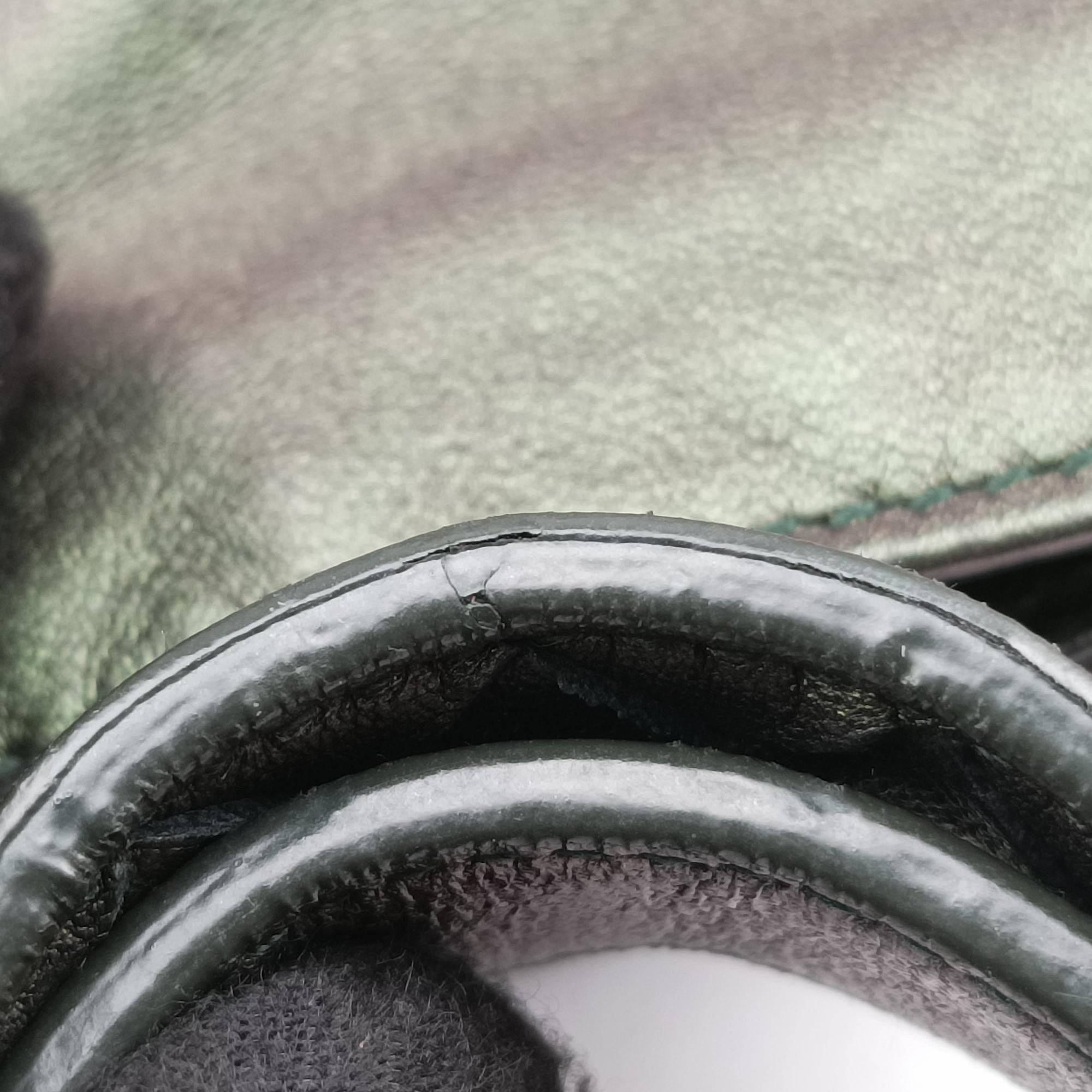 Iridescent Scarabee Iridescent Multi Pocket Tote  Iridescent Green Leather 248520 VP381 3320 EPEV 2010 5026 Aイントレチャート スカラベ マルチポケット イントレチャート トート メタリックグリーン レザー 248520 VP381 3320 EPEV 2010 5026 A