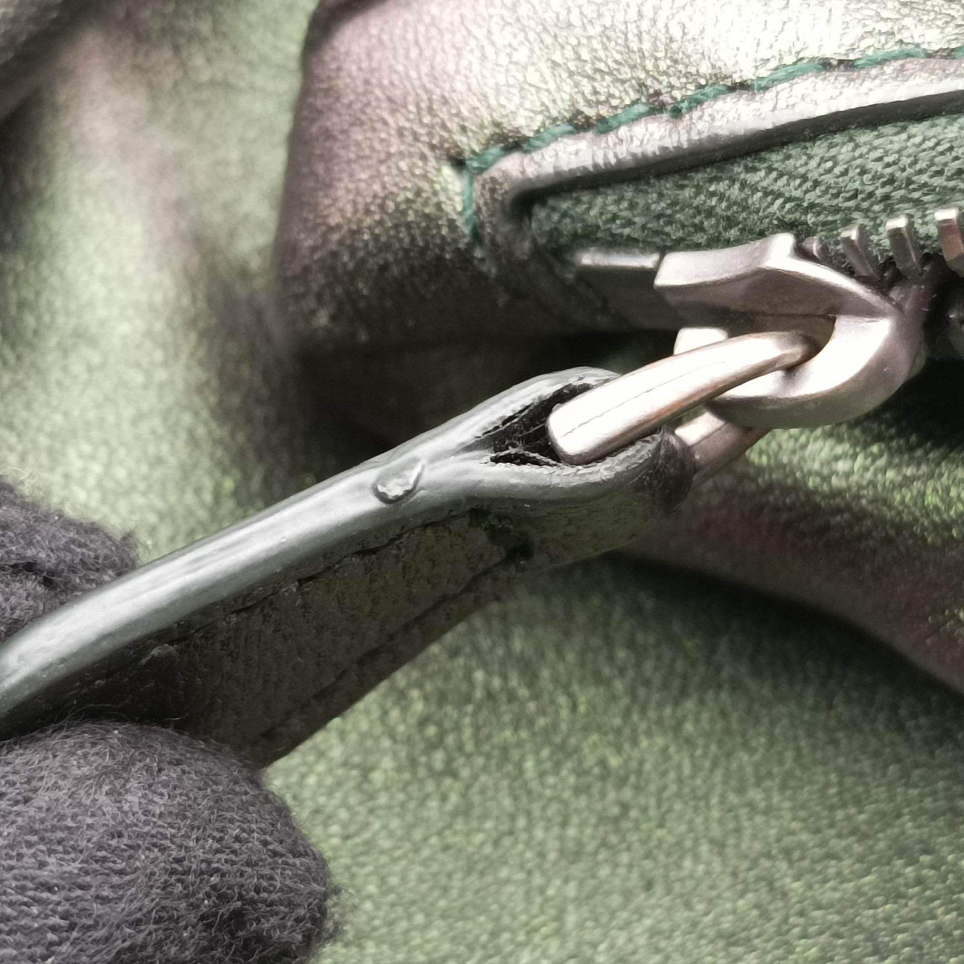 Iridescent Scarabee Iridescent Multi Pocket Tote  Iridescent Green Leather 248520 VP381 3320 EPEV 2010 5026 Aイントレチャート スカラベ マルチポケット イントレチャート トート メタリックグリーン レザー 248520 VP381 3320 EPEV 2010 5026 A