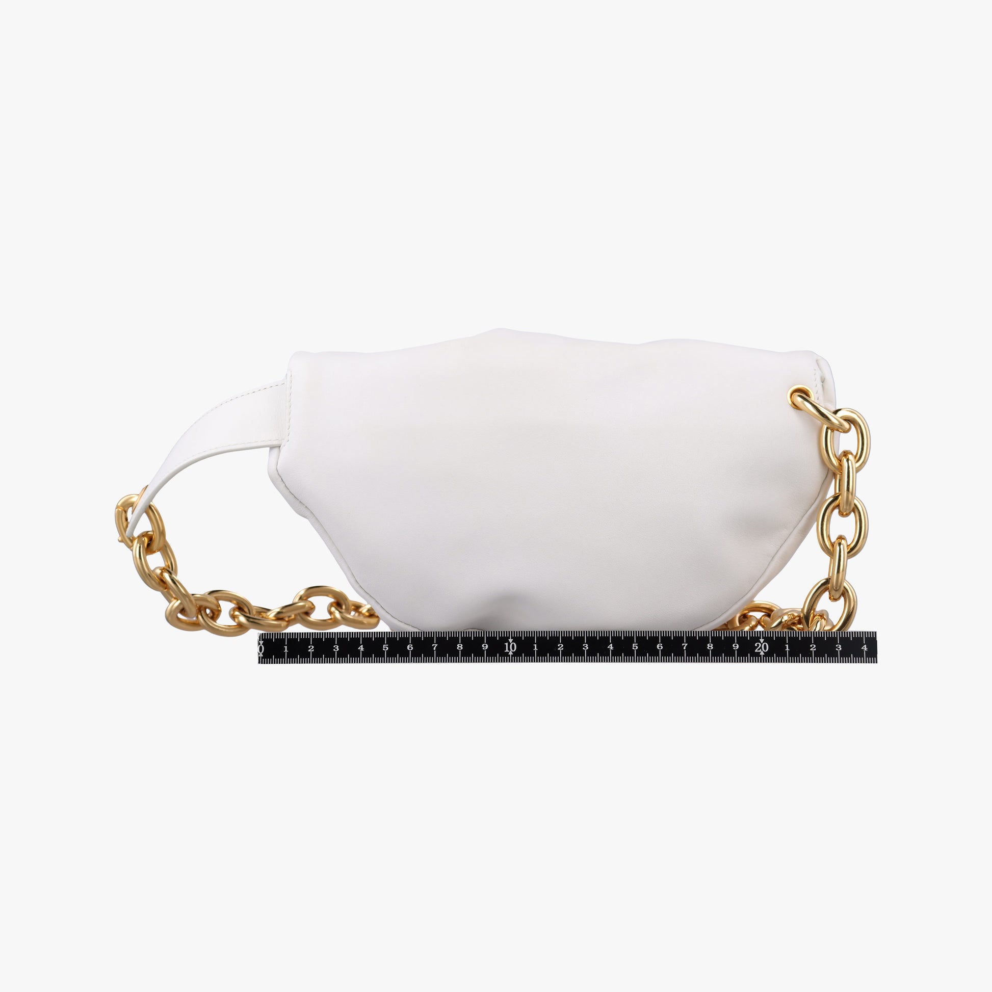THE Chain Pouch White lambskin P01437586Fザ チェーンポーチ ホワイト ラムスキン P01437586F