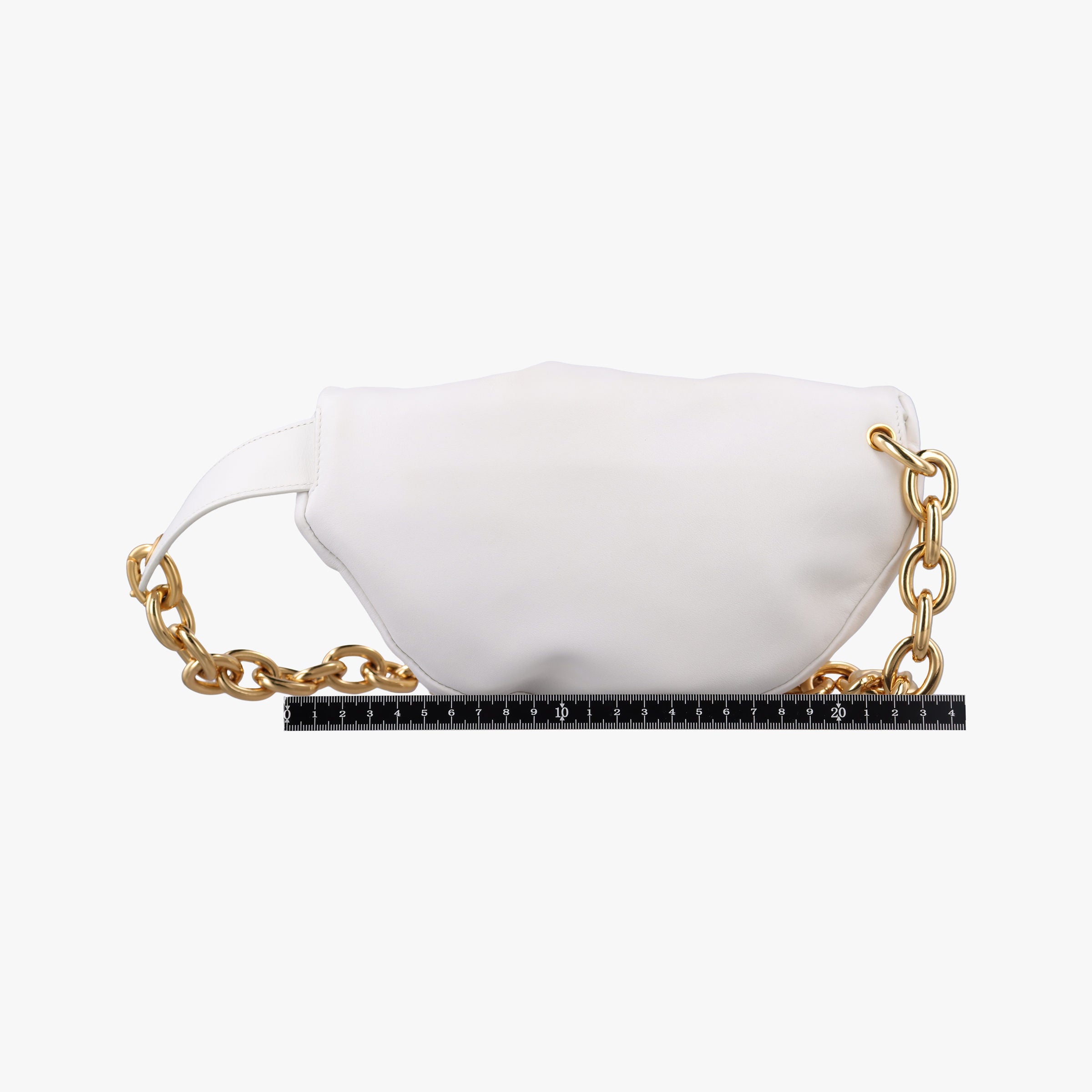 THE Chain Pouch White lambskin P01437586Fザ チェーンポーチ ホワイト ラムスキン P01437586F