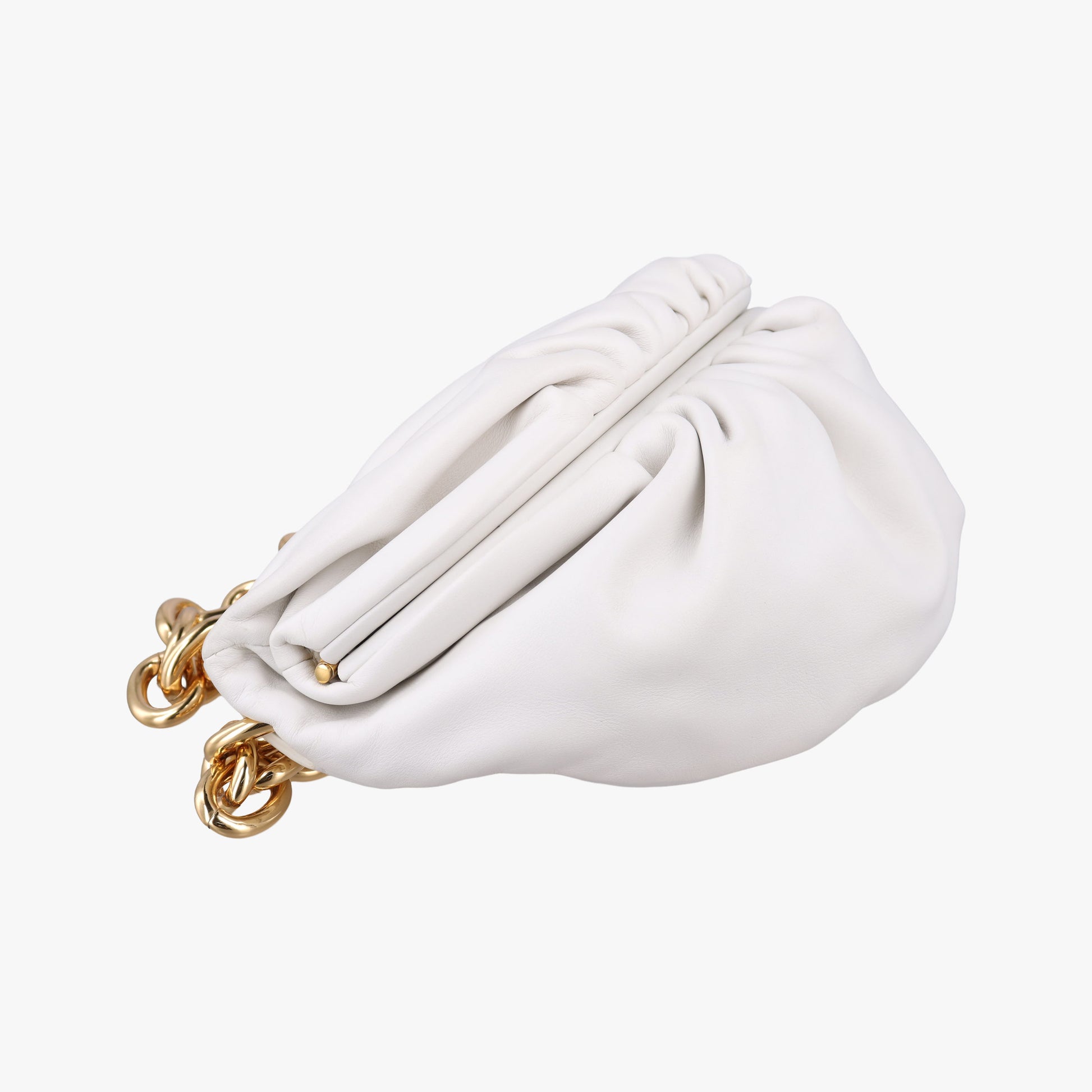 THE Chain Pouch White lambskin P01437586Fザ チェーンポーチ ホワイト ラムスキン P01437586F