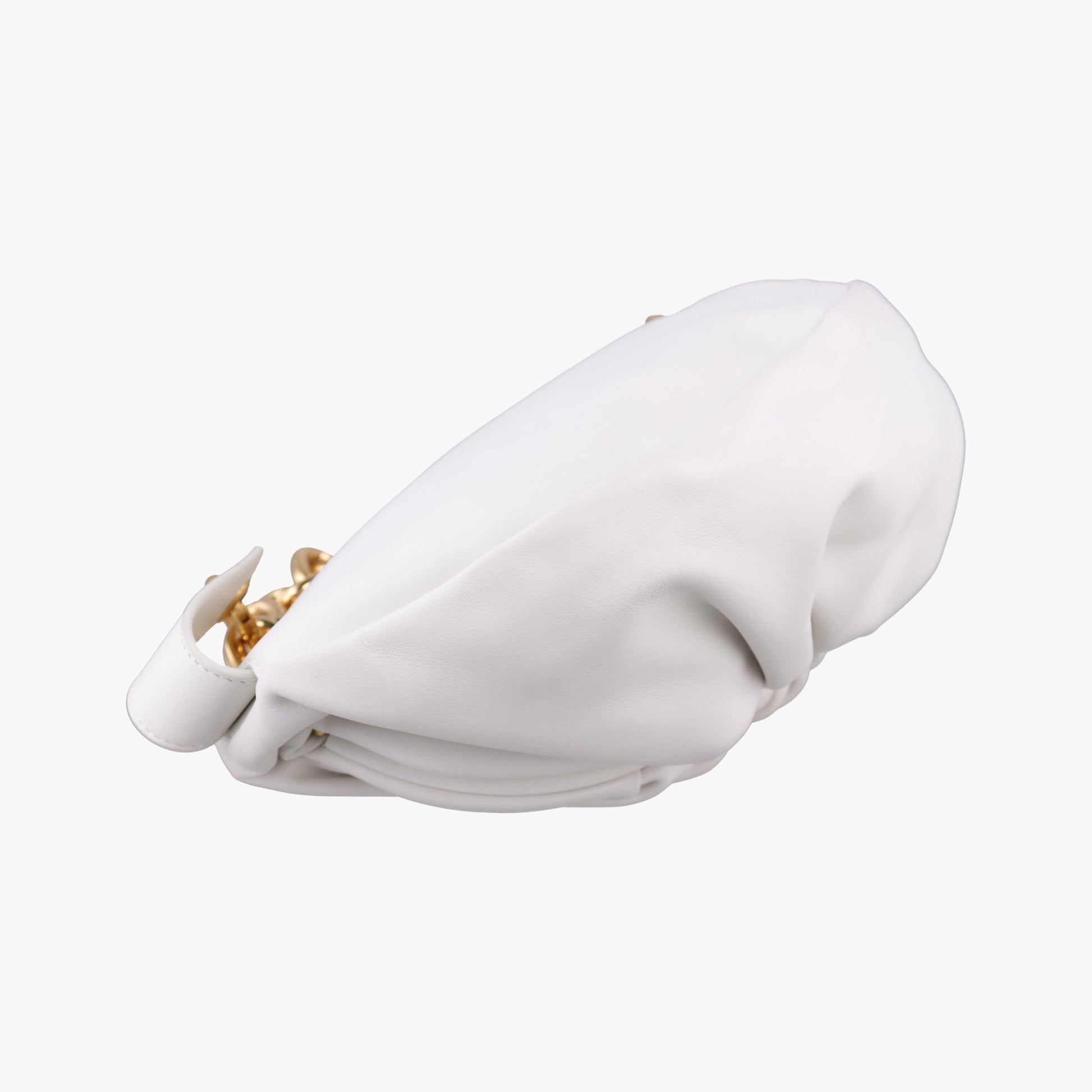 THE Chain Pouch White lambskin P01437586Fザ チェーンポーチ ホワイト ラムスキン P01437586F