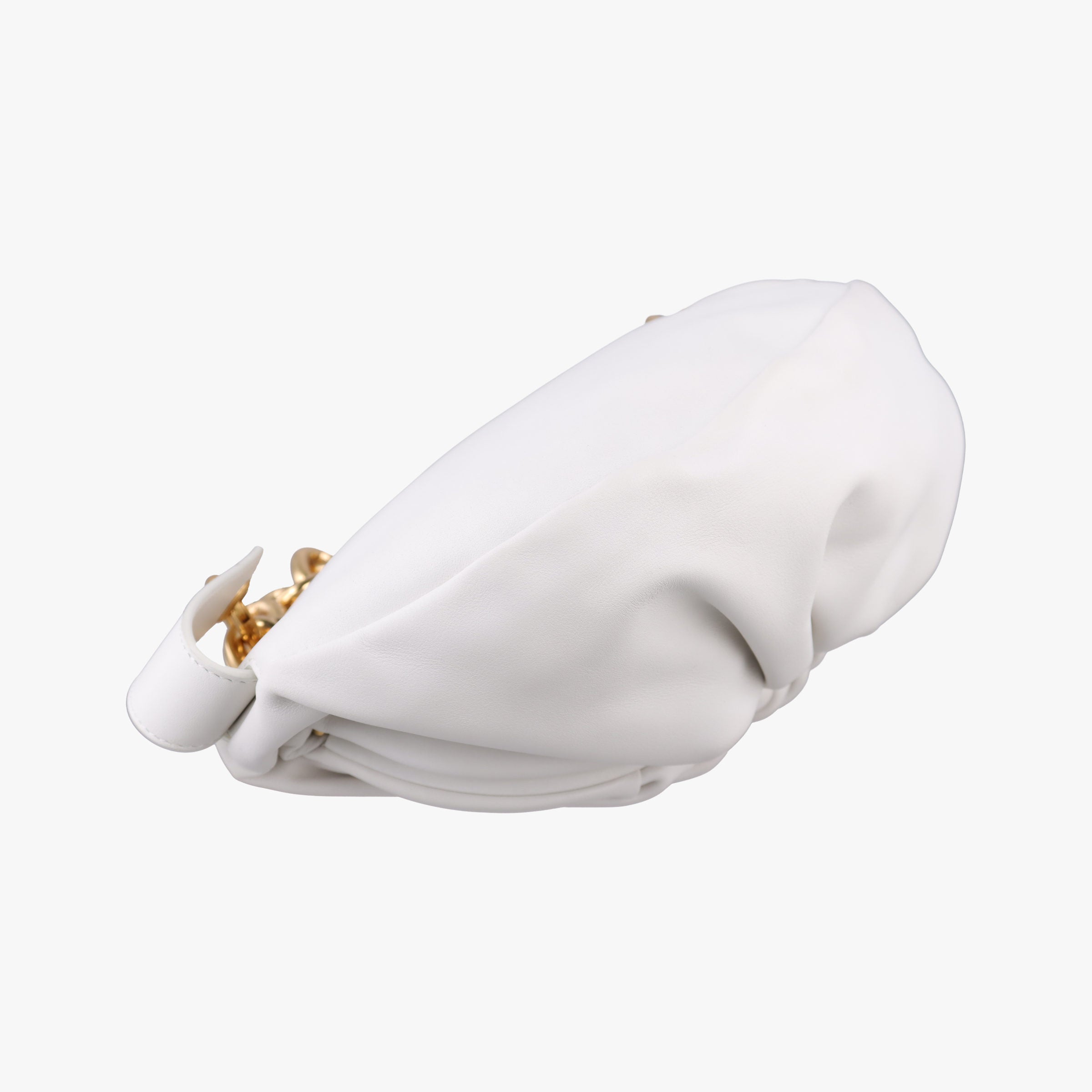 THE Chain Pouch White lambskin P01437586Fザ チェーンポーチ ホワイト ラムスキン P01437586F