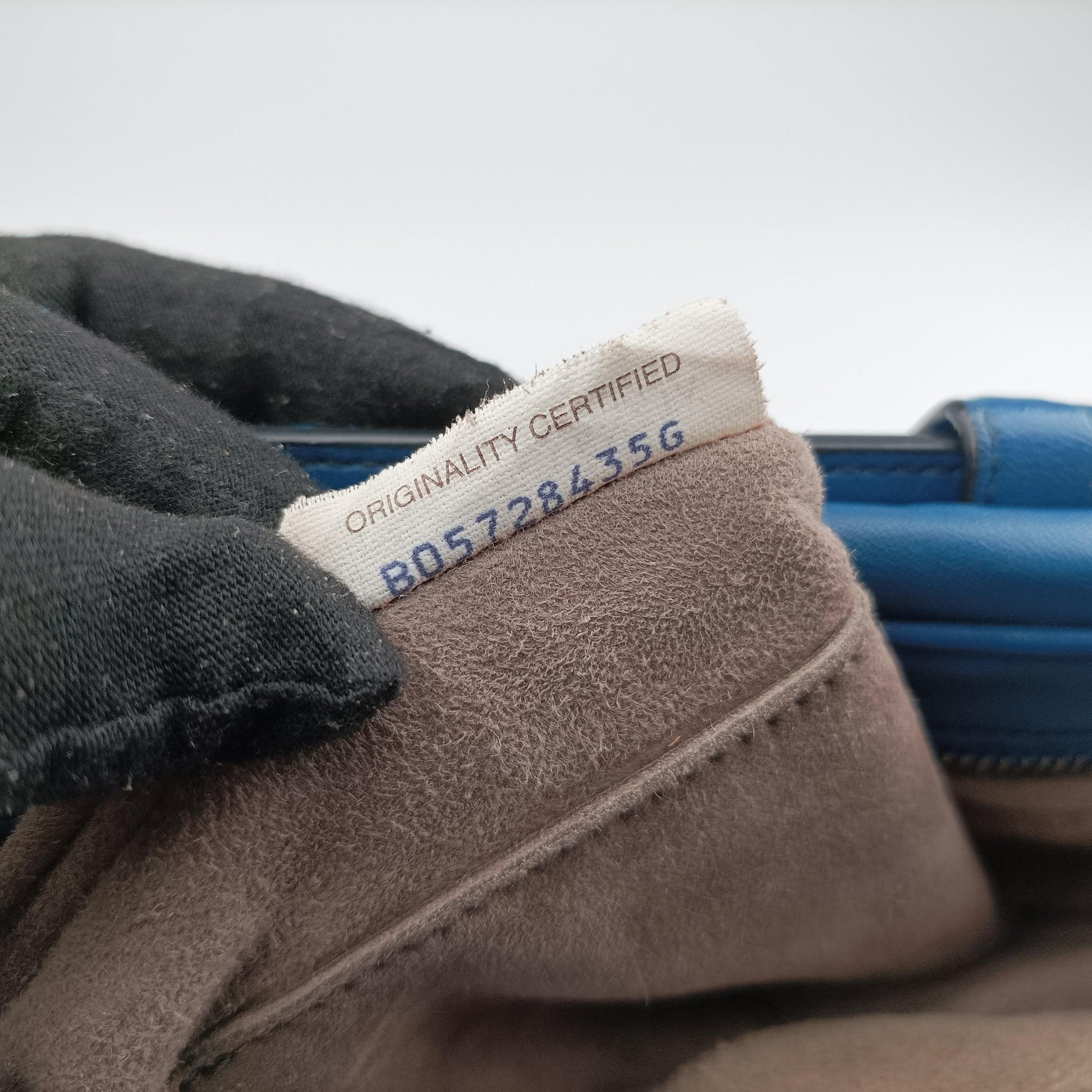 Intrecciato Blue lambskin B05728435Gイントレチャート ブルー ラムスキン B05728435G