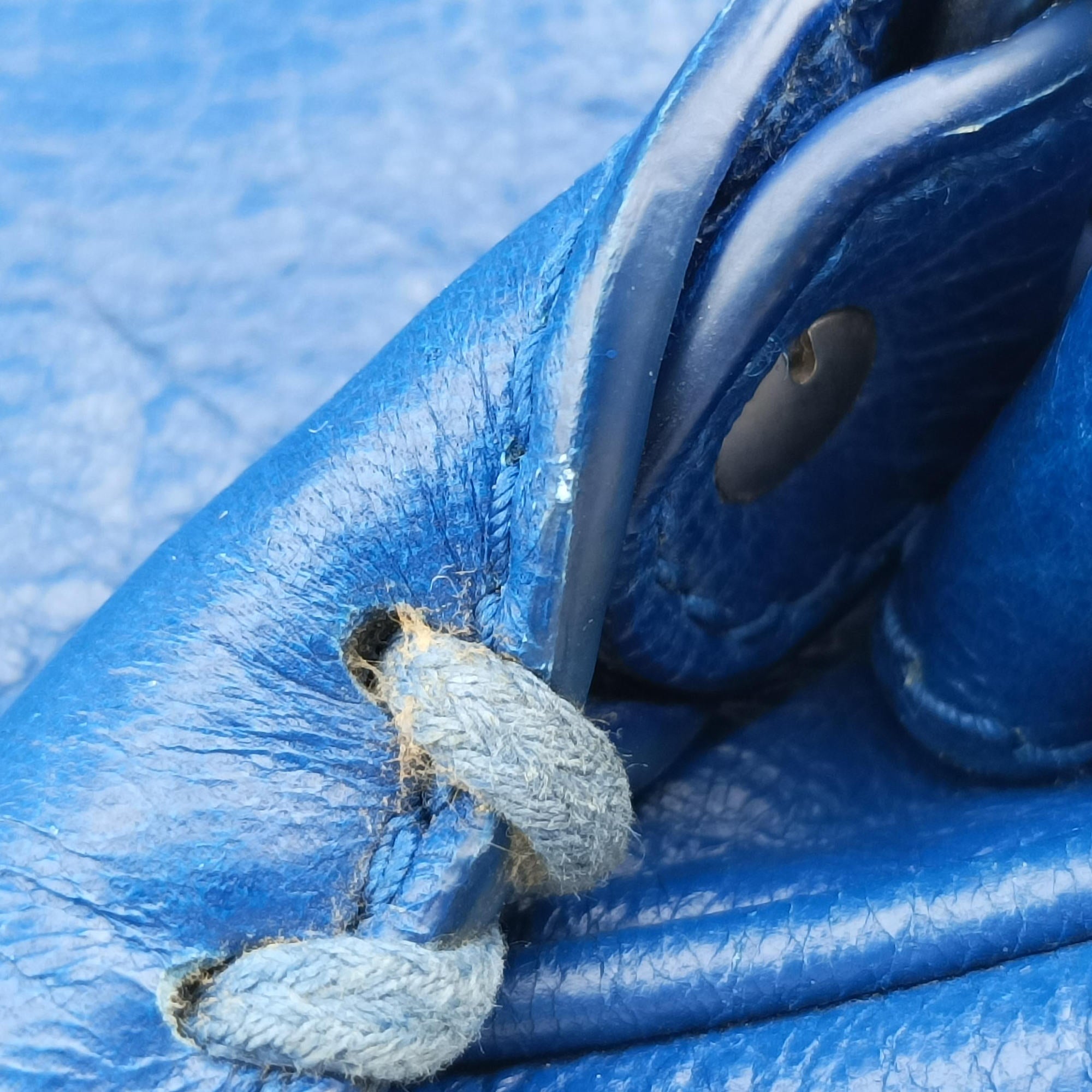 Pre-owned Balenciaga Giant City Blue Lambskin  shoulderbag | stylenewstar