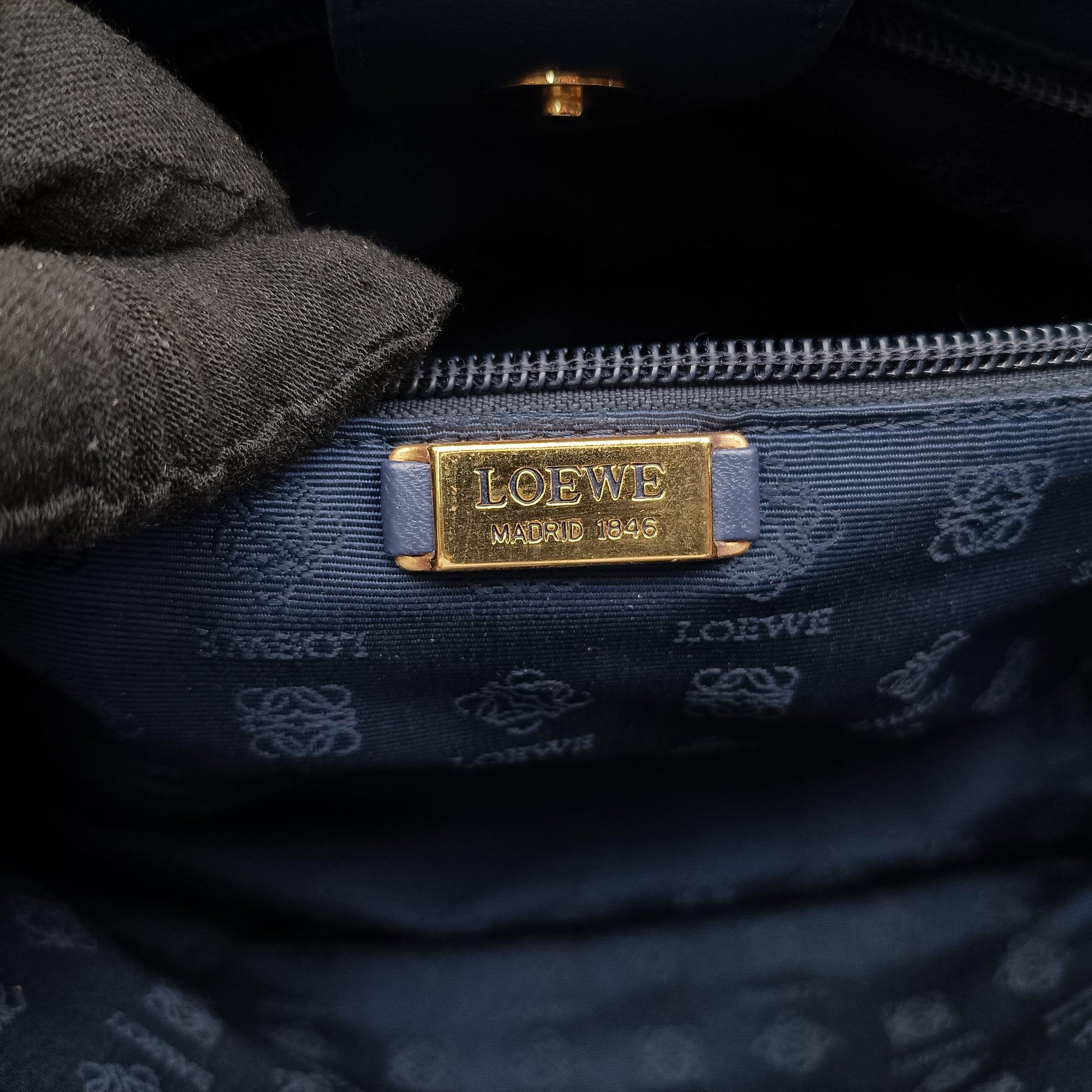Pre-owned Loewe Anagram Navy Nappa Leather  shoulderbag | stylenewstar