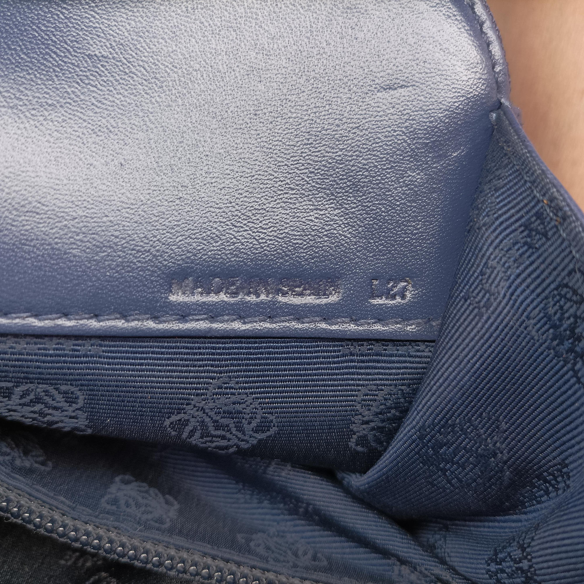 Pre-owned Loewe Anagram Navy Nappa Leather  shoulderbag | stylenewstar