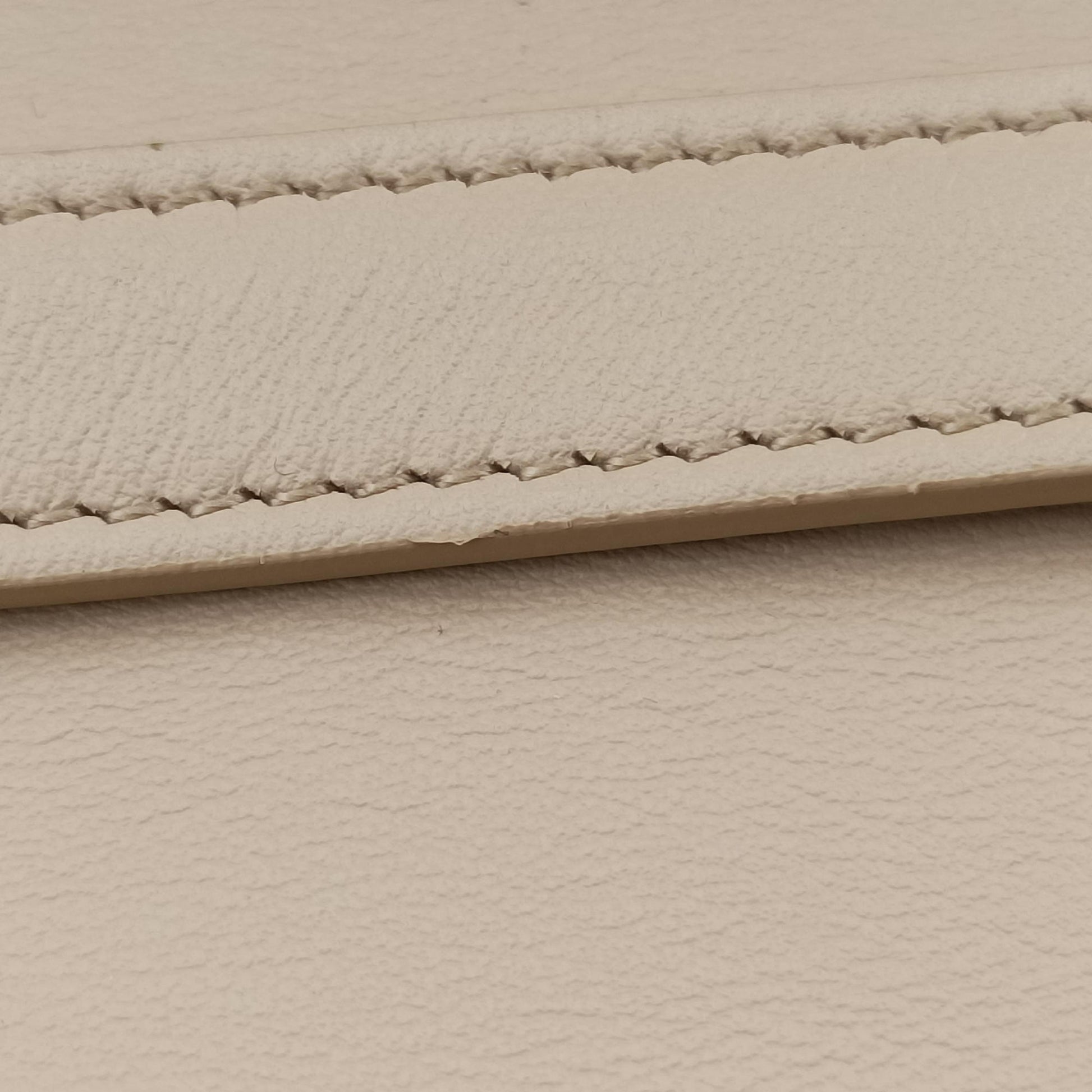 Taboo Medium Beige leather 196583 U-CU-0282タブー ミディアム ベージュ レザー 196583 U-CU-0282