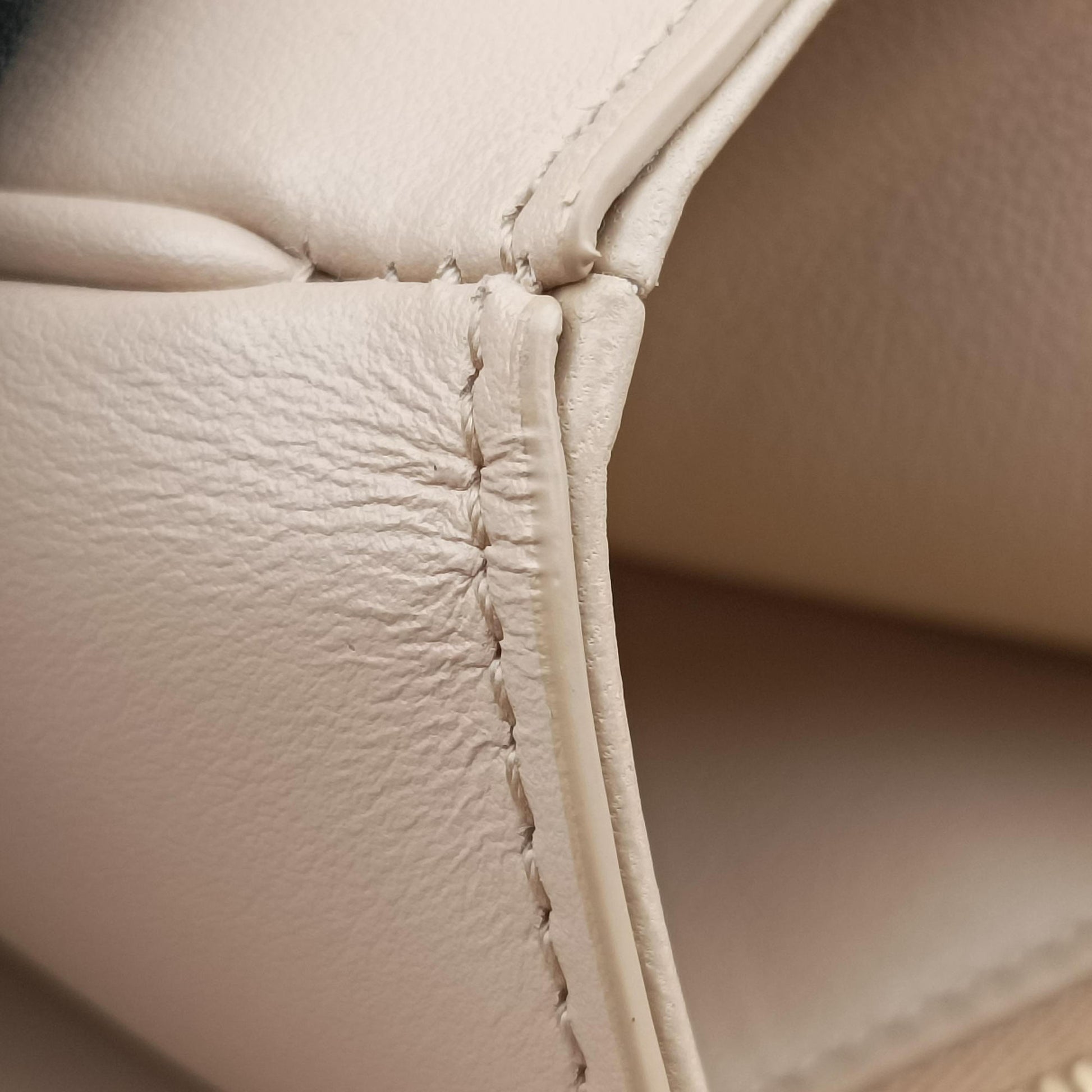 Taboo Medium Beige leather 196583 U-CU-0282タブー ミディアム ベージュ レザー 196583 U-CU-0282