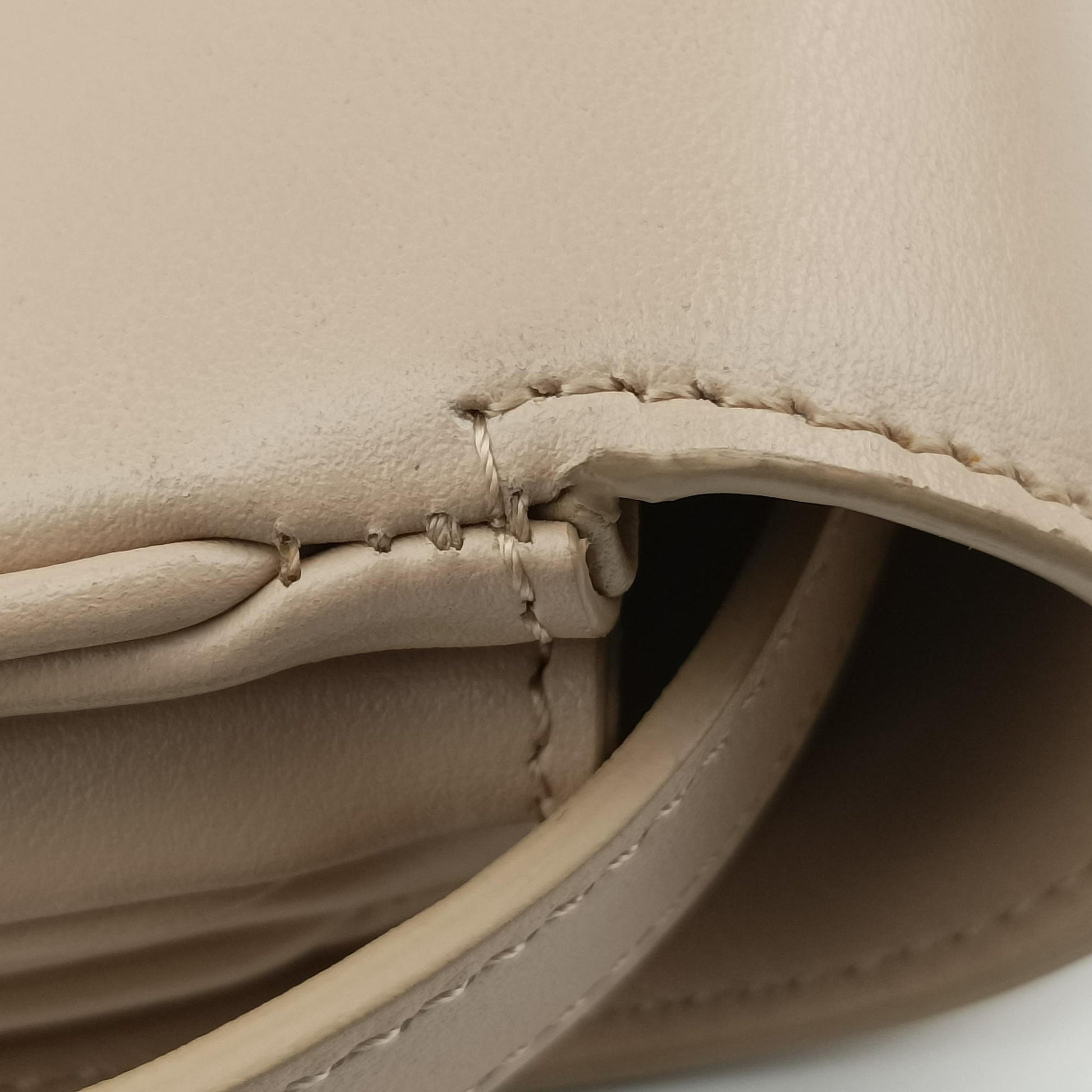 Taboo Medium Beige leather 196583 U-CU-0282タブー ミディアム ベージュ レザー 196583 U-CU-0282