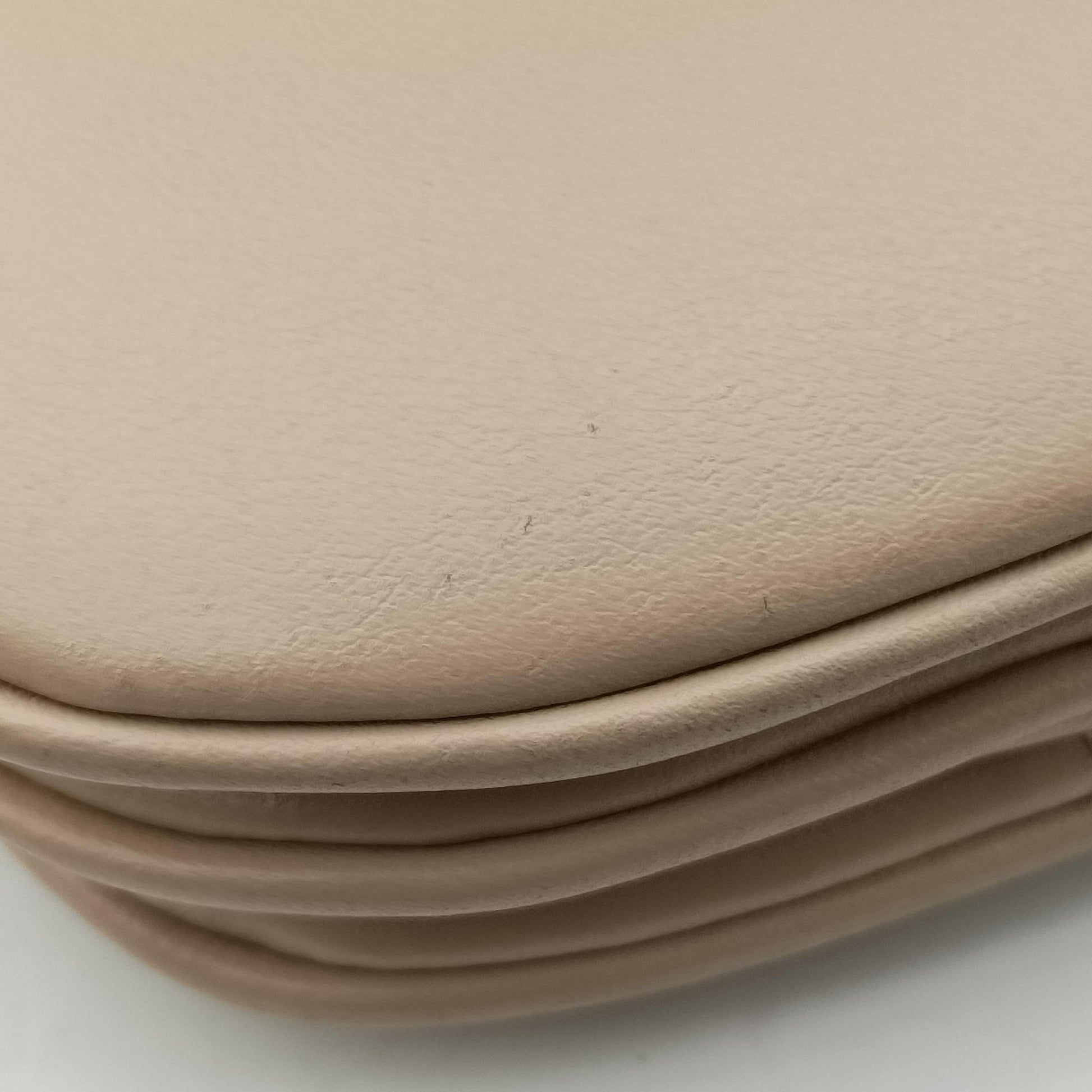 Taboo Medium Beige leather 196583 U-CU-0282タブー ミディアム ベージュ レザー 196583 U-CU-0282