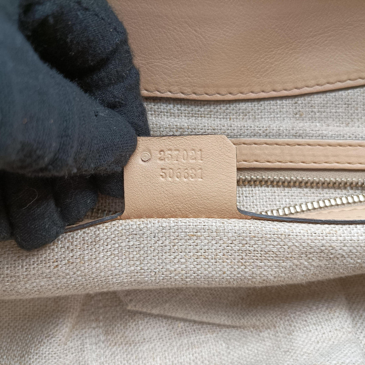 Marrakech Beige Leather 257021 C011091645マラケシュ Gチャーム ベージュ レザー 257021 C011091645