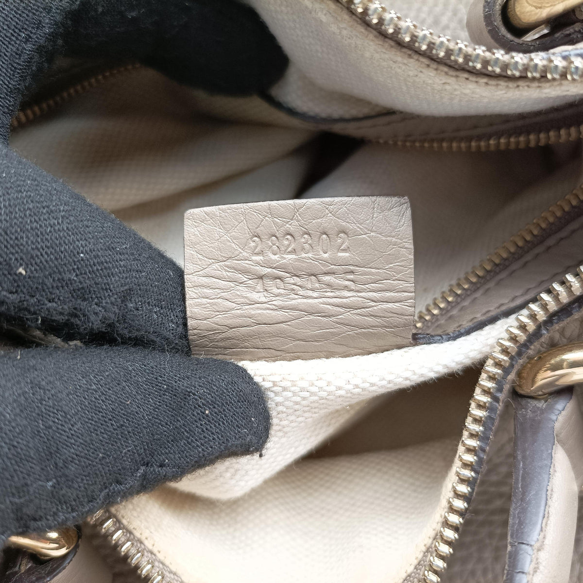 Pre-owned Gucci Soho Cerarus Grey Leather 282302 handbag | stylenewstar