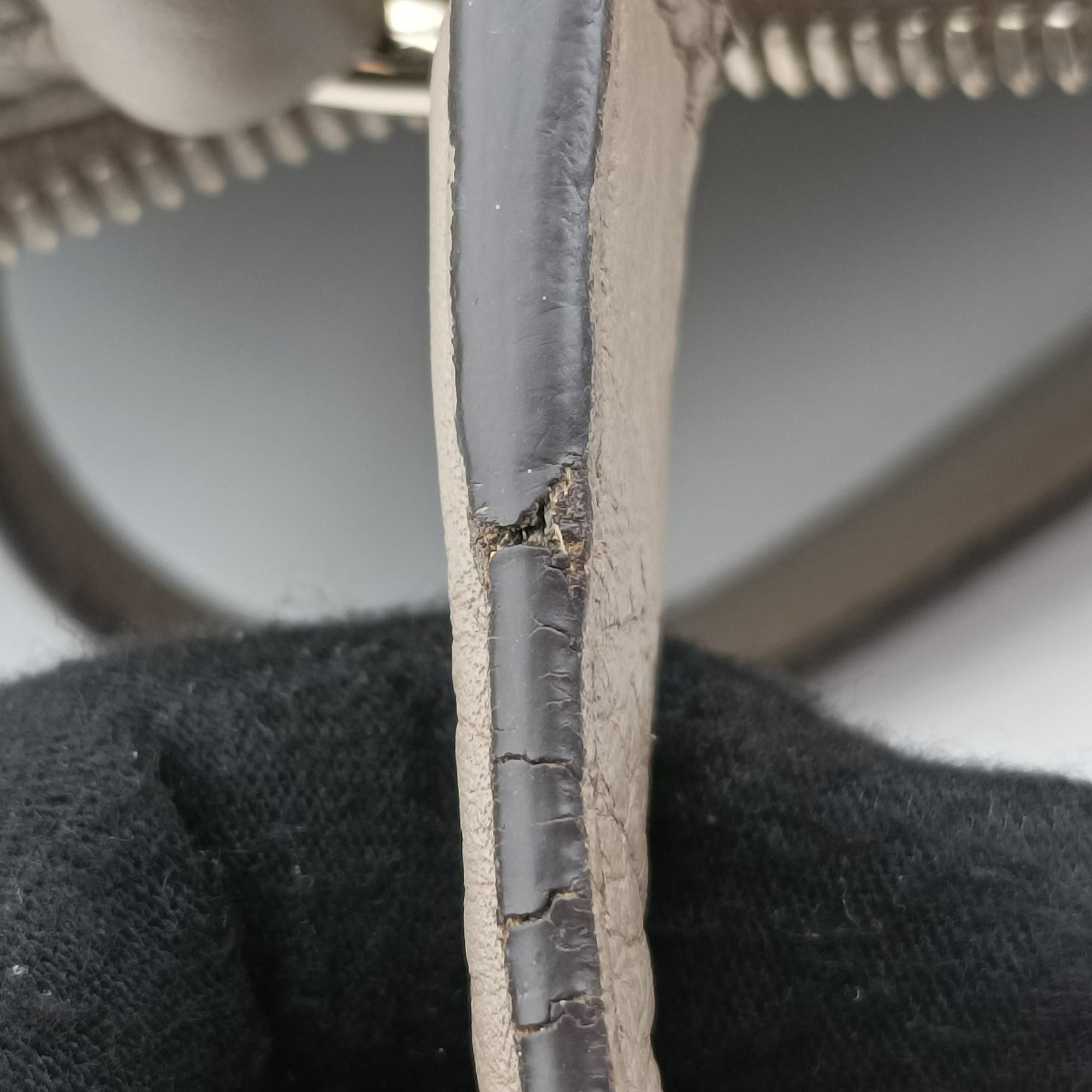 Pre-owned Gucci Soho Cerarus Grey Leather 282302 handbag | stylenewstar