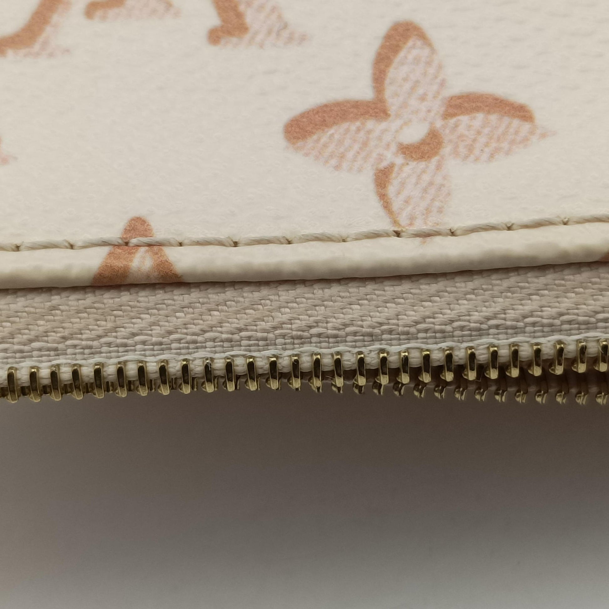 Maxi Pochette Accessoires Ivory x Brown PVC-coated canvas M20920 IC Chipマキシ ポシェット アクセソワール アイボリーxブラウン PVCコーティングキャンバス M20920 ICチップ